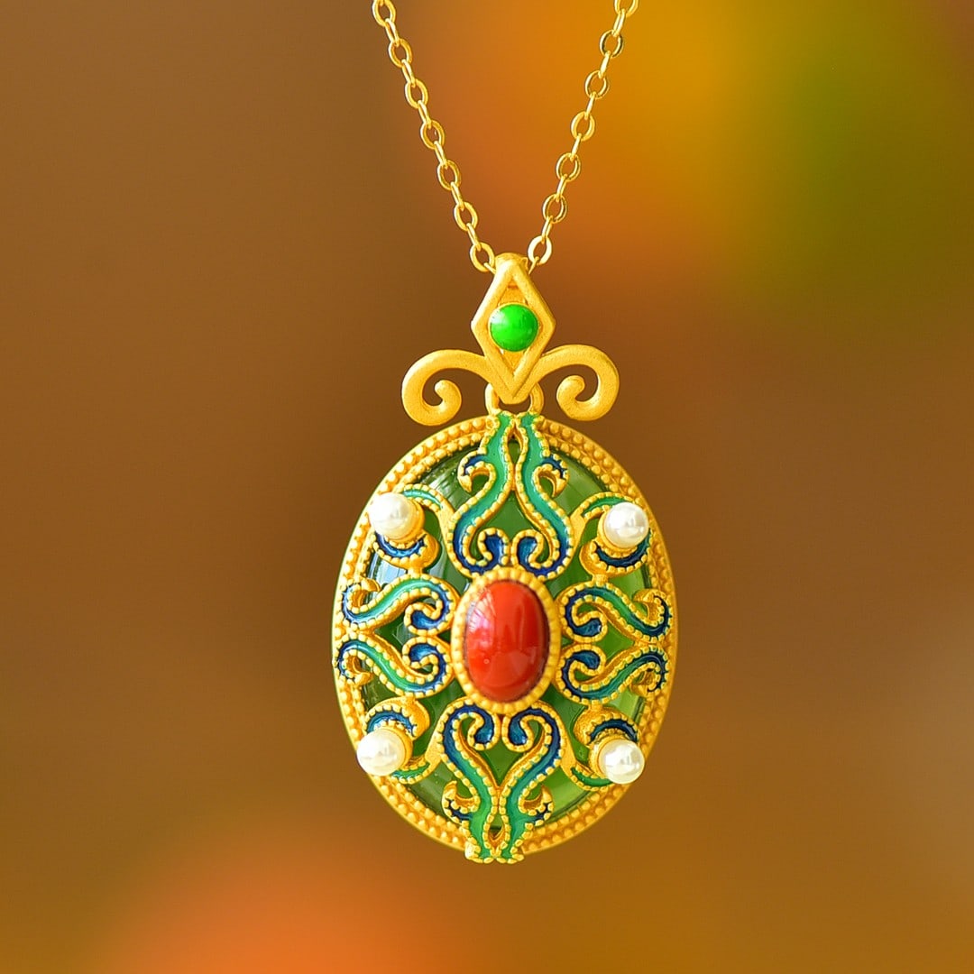 An Exquisite Sterling Silver-Gold Plated Inlaid Jasper Pendant: An Exquisite Sterling Silver-Gold Plated Inlaid Jasper Pendant 纯银镀金镶碧玉吊坠