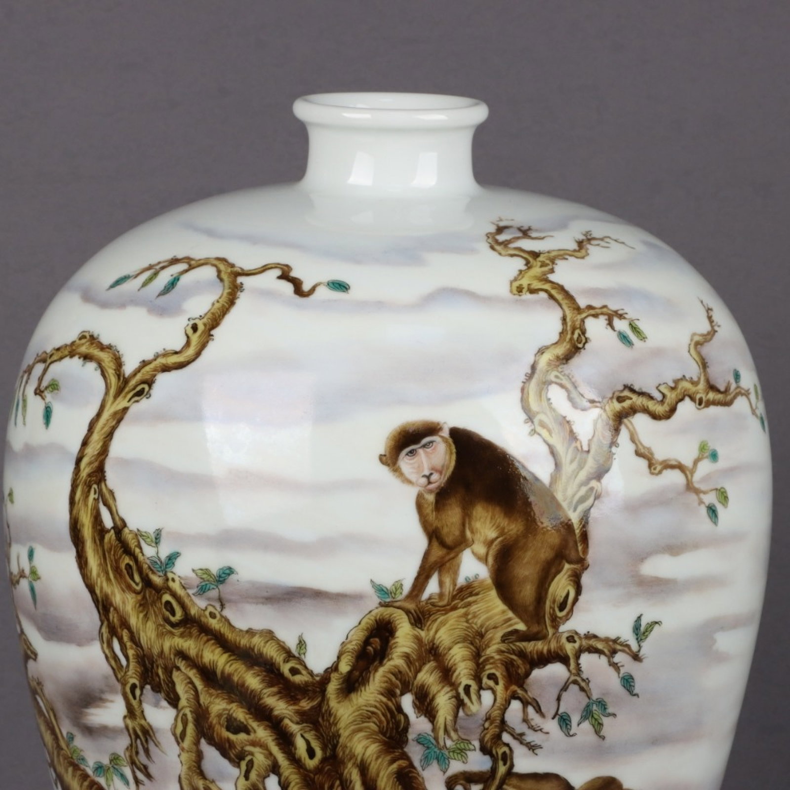An Exquisite Enamel Monkey Pattern Vase,with Poem - 4