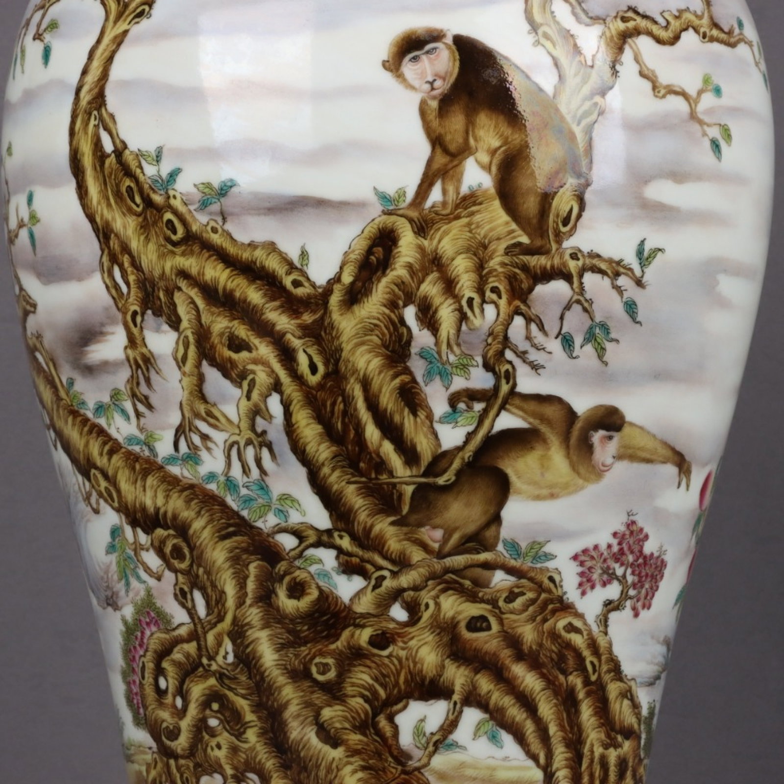 An Exquisite Enamel Monkey Pattern Vase,with Poem - 5