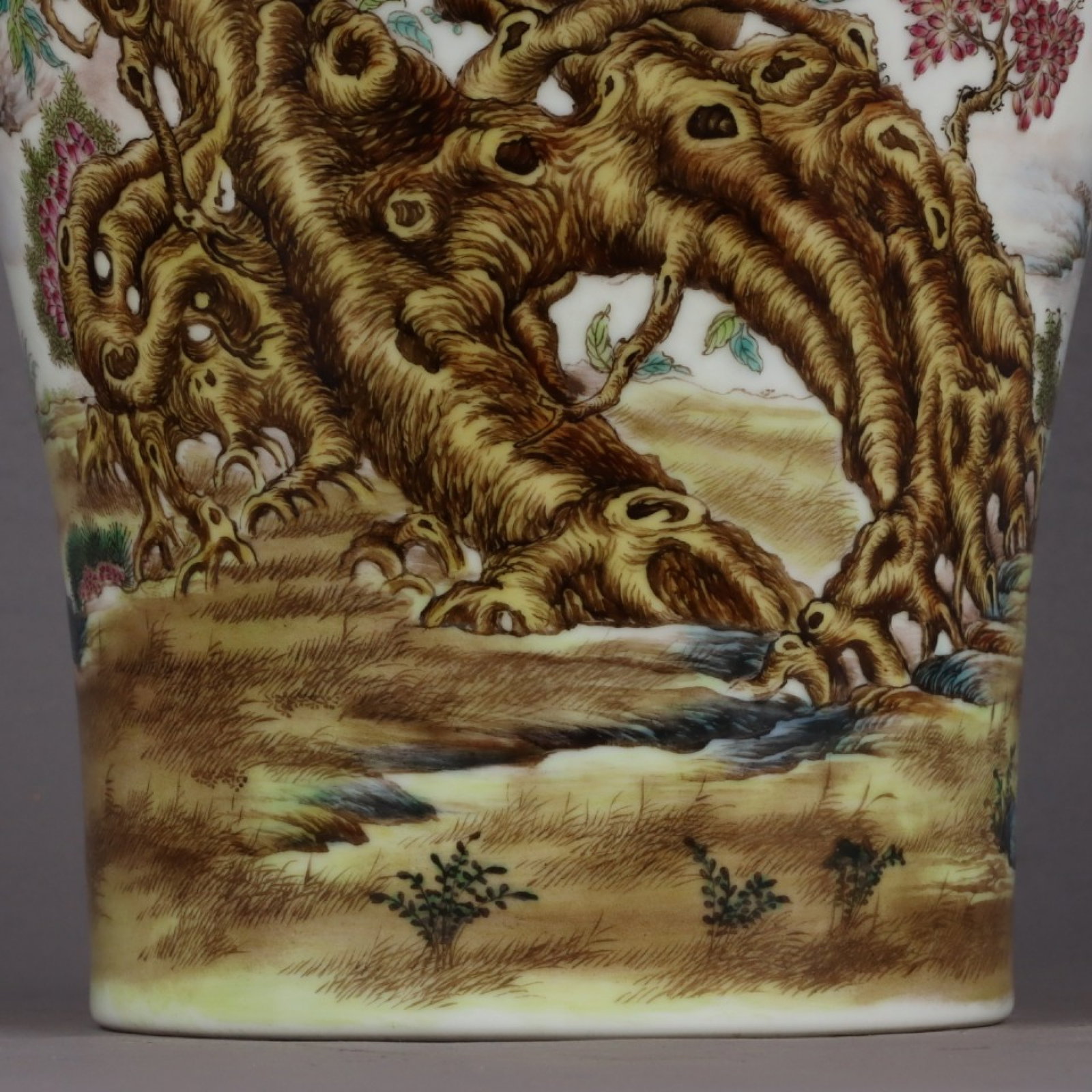 An Exquisite Enamel Monkey Pattern Vase,with Poem - 6