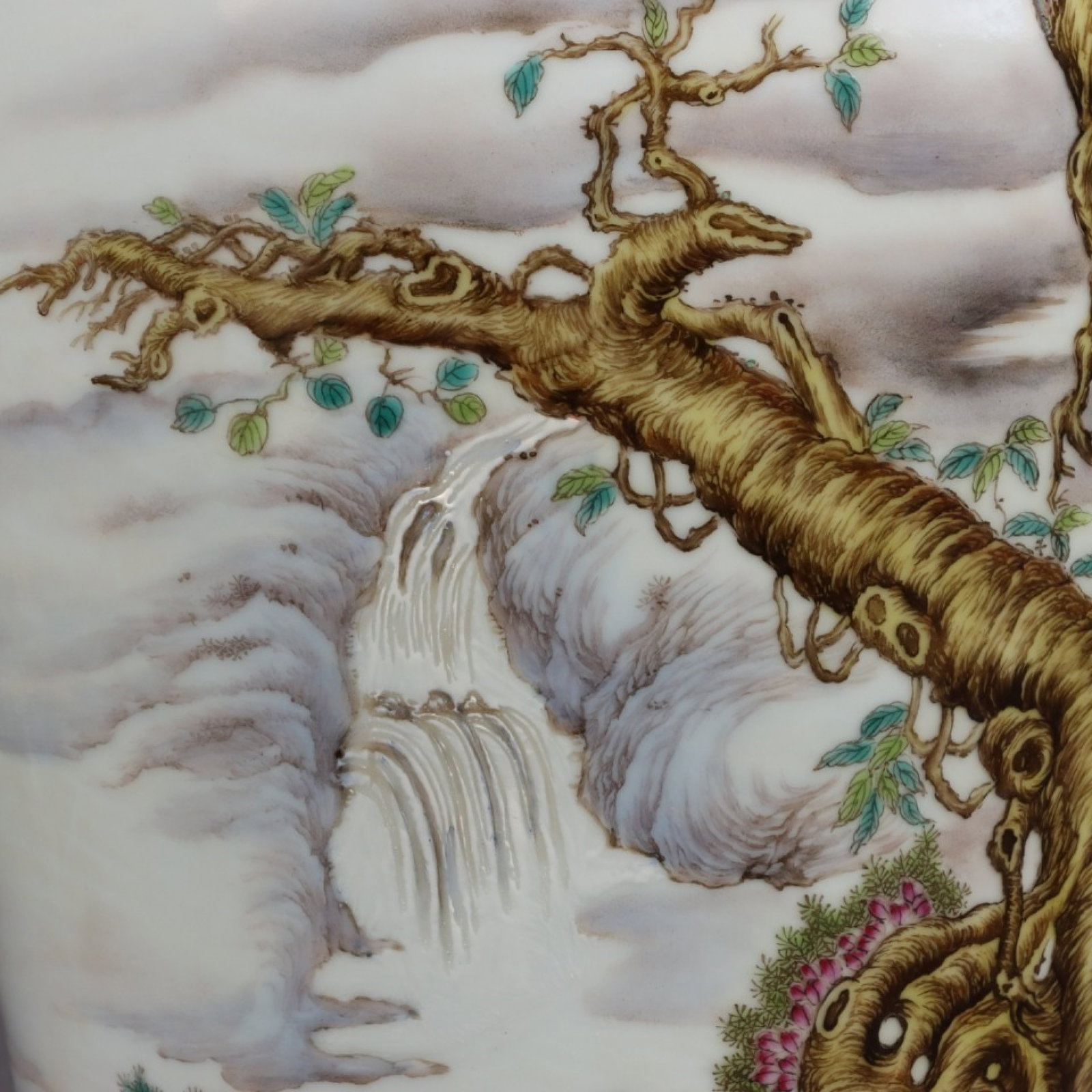 An Exquisite Enamel Monkey Pattern Vase,with Poem - 7