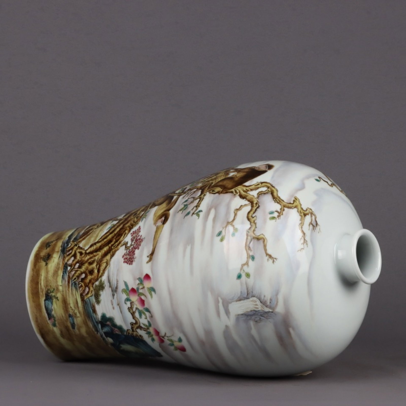 An Exquisite Enamel Monkey Pattern Vase,with Poem - 8