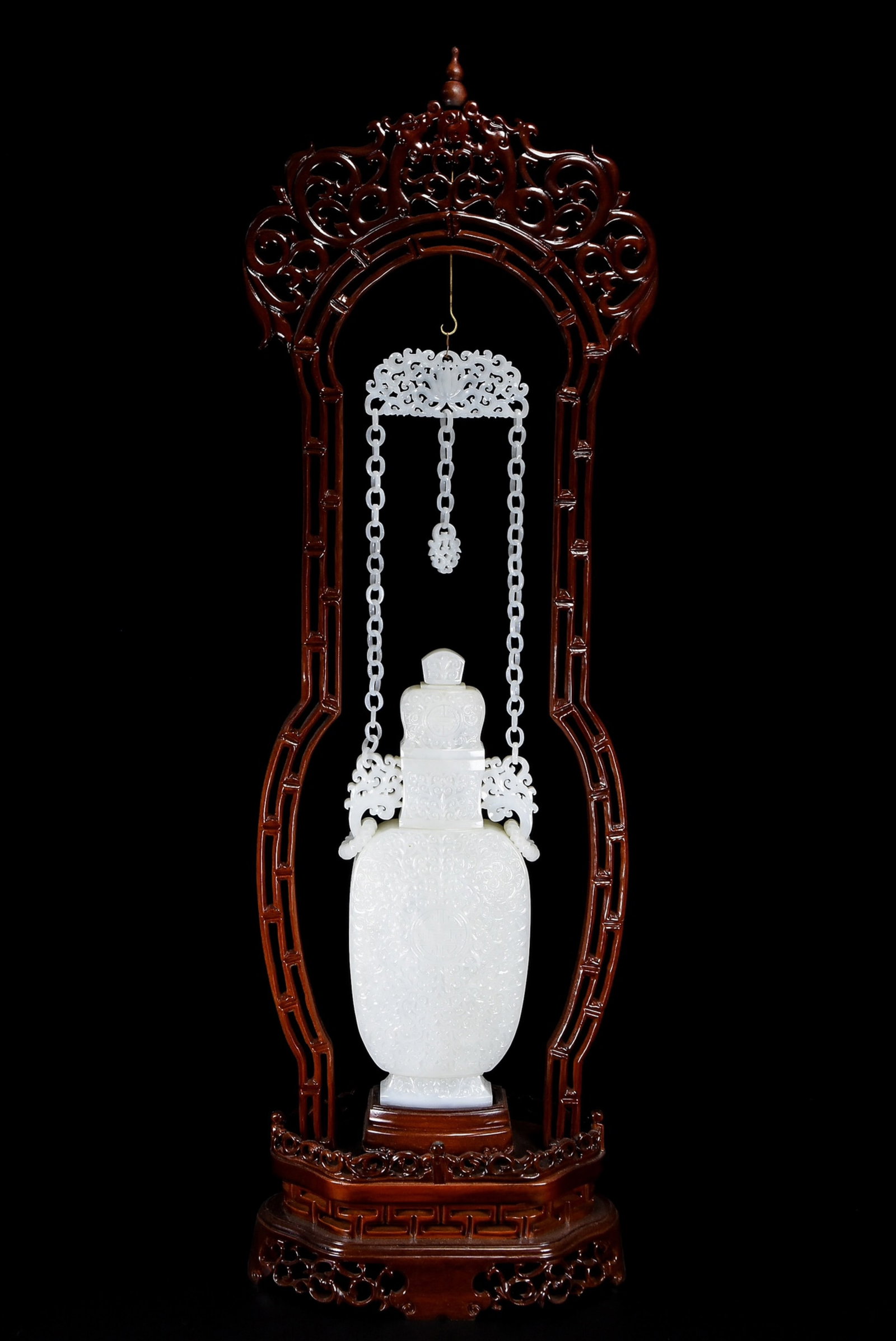 An Exquisite White Jade Shou-Character Pattern Double-Ears Bottle: An Exquisite White Jade Shou-Character Pattern Double-Ears Bottle,Qing Dynasty,China,Size:21.7inx4.7inx2in