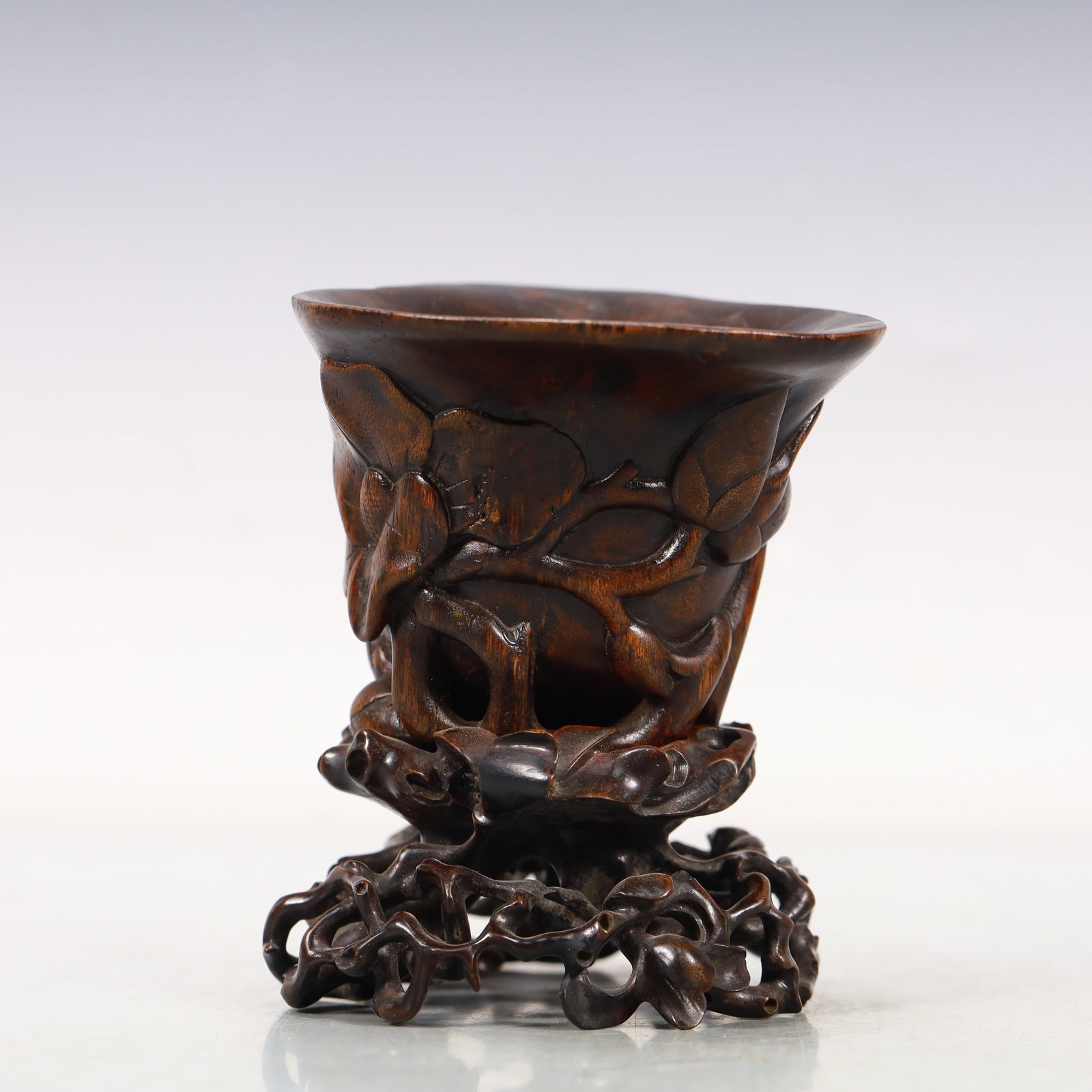A Rare Eaglewood Flower Pattern Libation Cup - 3