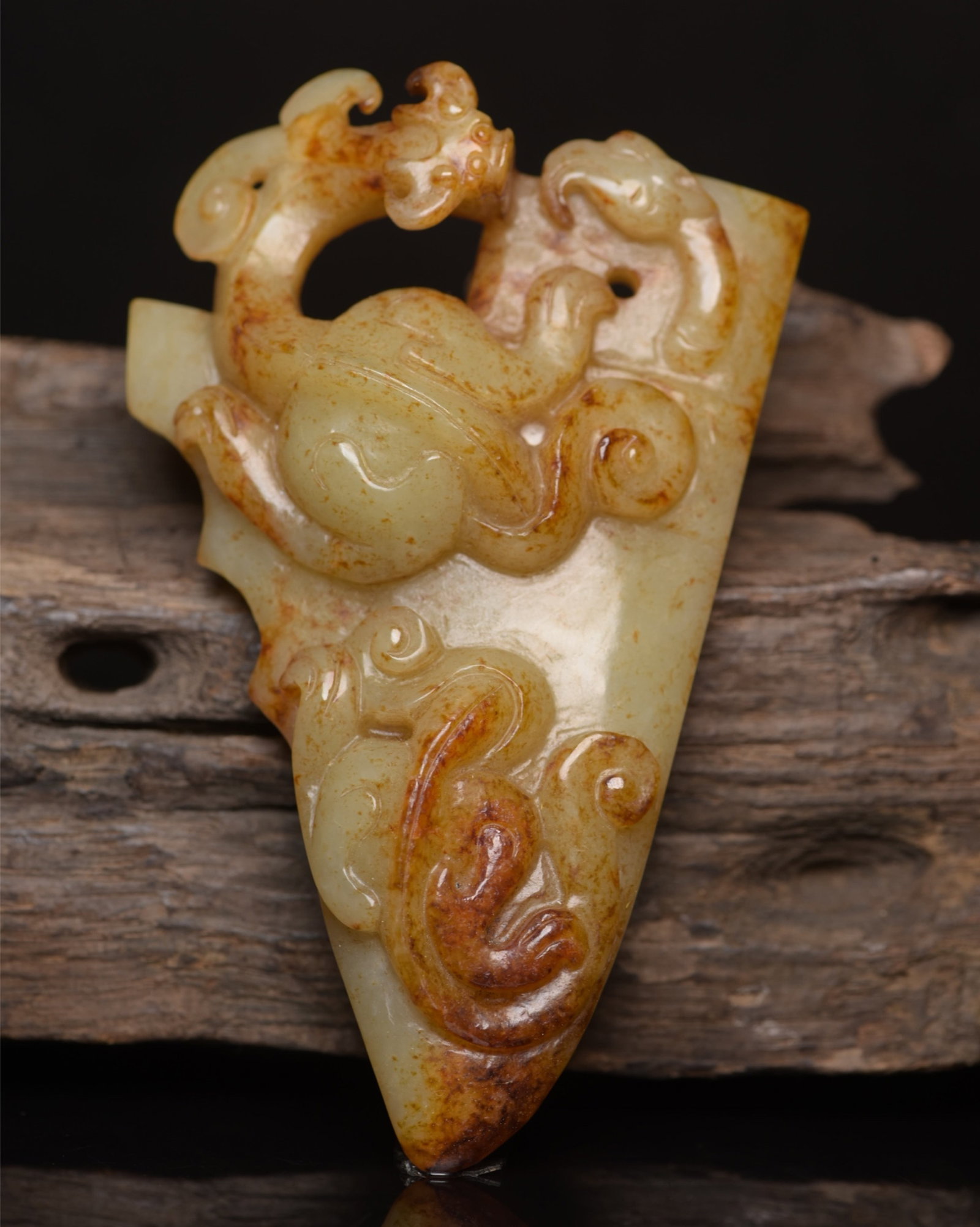 An Exquisite White Jade Dragon Pattern Sword: An Exquisite White Jade Dragon Pattern Sword,Qing Dynasty,China,Size:4.3inx2.7inx1in,Weight:160g 白玉龙纹刀,中国清代