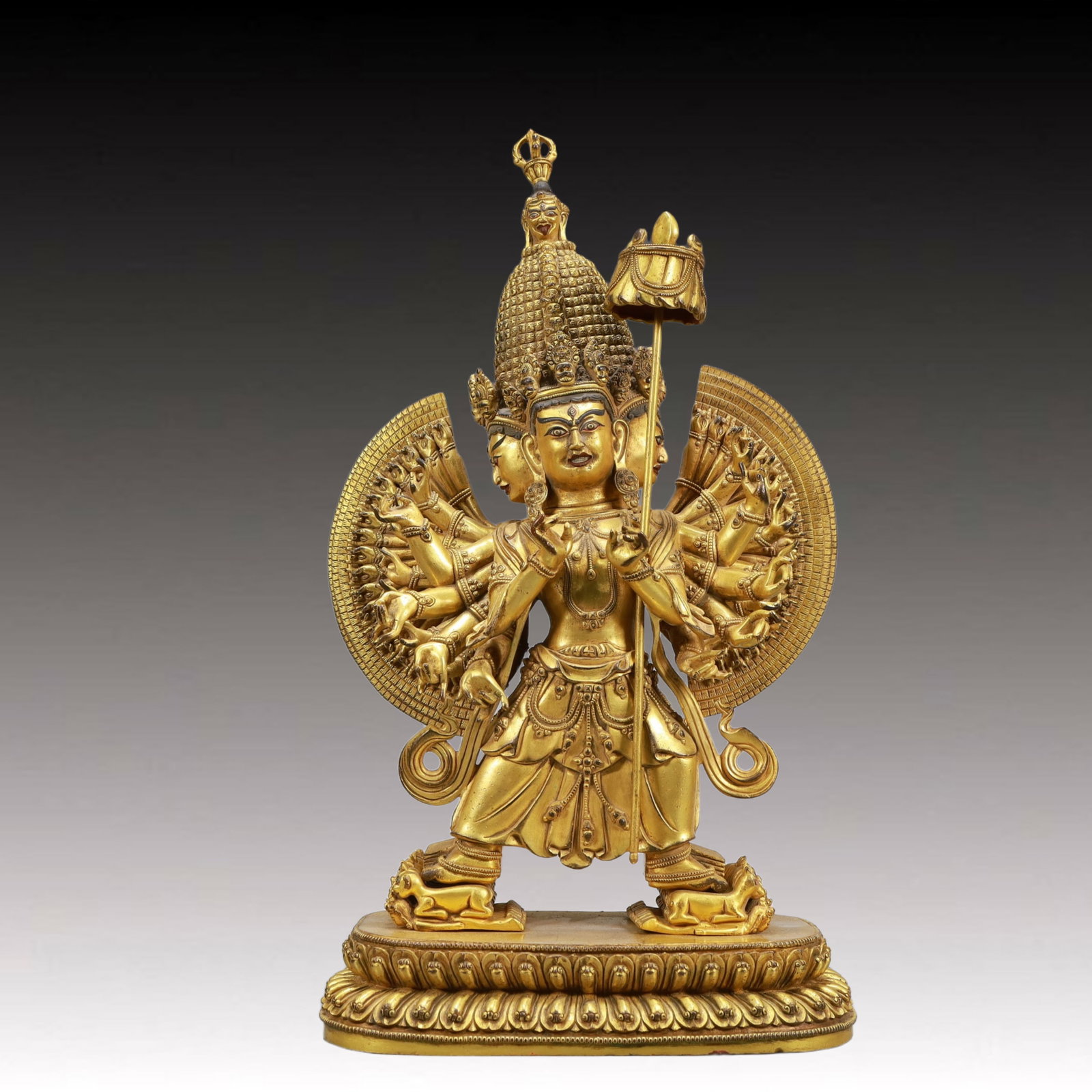 A Solemn Gilt Bronze Statue of Gdugs Kar: A Solemn Gilt Bronze Statue of Gdugs Kar,Ming Dynasty, China,Size:9.1inx5.1inx16.9in,Weight:9300g 铜鎏金大白伞盖佛母像,中国ą