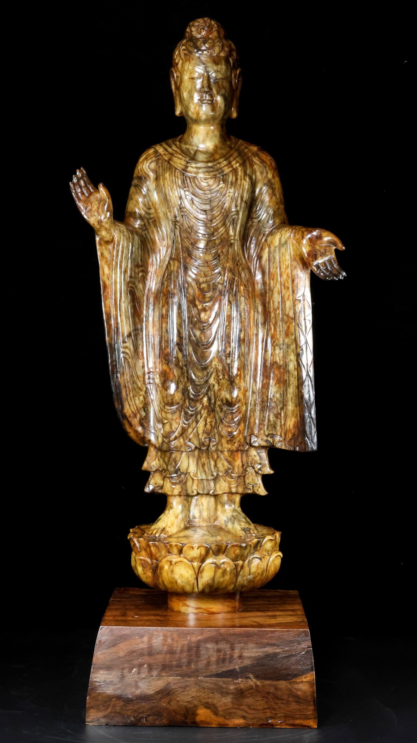 An Archaic Gaogu yu Buddha Statue Ornament: An Archaic Gaogu yu Buddha Statue Ornament,Ancient Time, China, Size:13.8inx7.9inx35.4in, Weight:32500g, 高古玉佛像摆件,中国远古ਲ