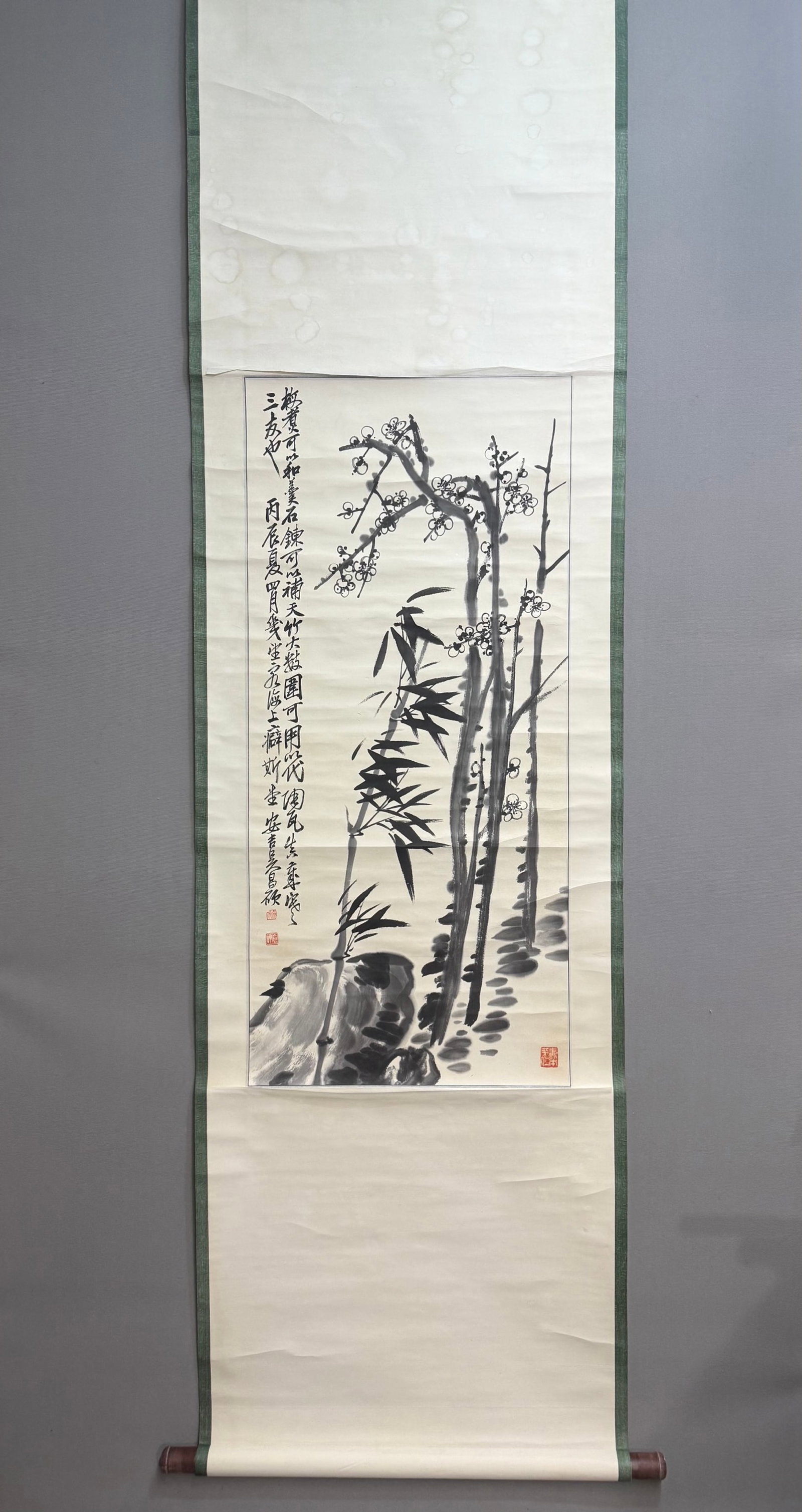A Chinese Vertical Scroll Ink Painting of Flower on Paper: A Chinese Vertical Scroll Ink Painting of Flower on Paper,Wu Changshuo,Size:37.8inx17.3in 一幅中国水墨花卉画立轴,吴昌Ĵ