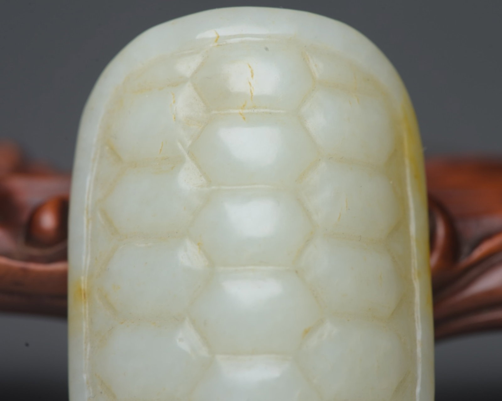 An Exquisite White Jade Turtle Shell Ornament - 6