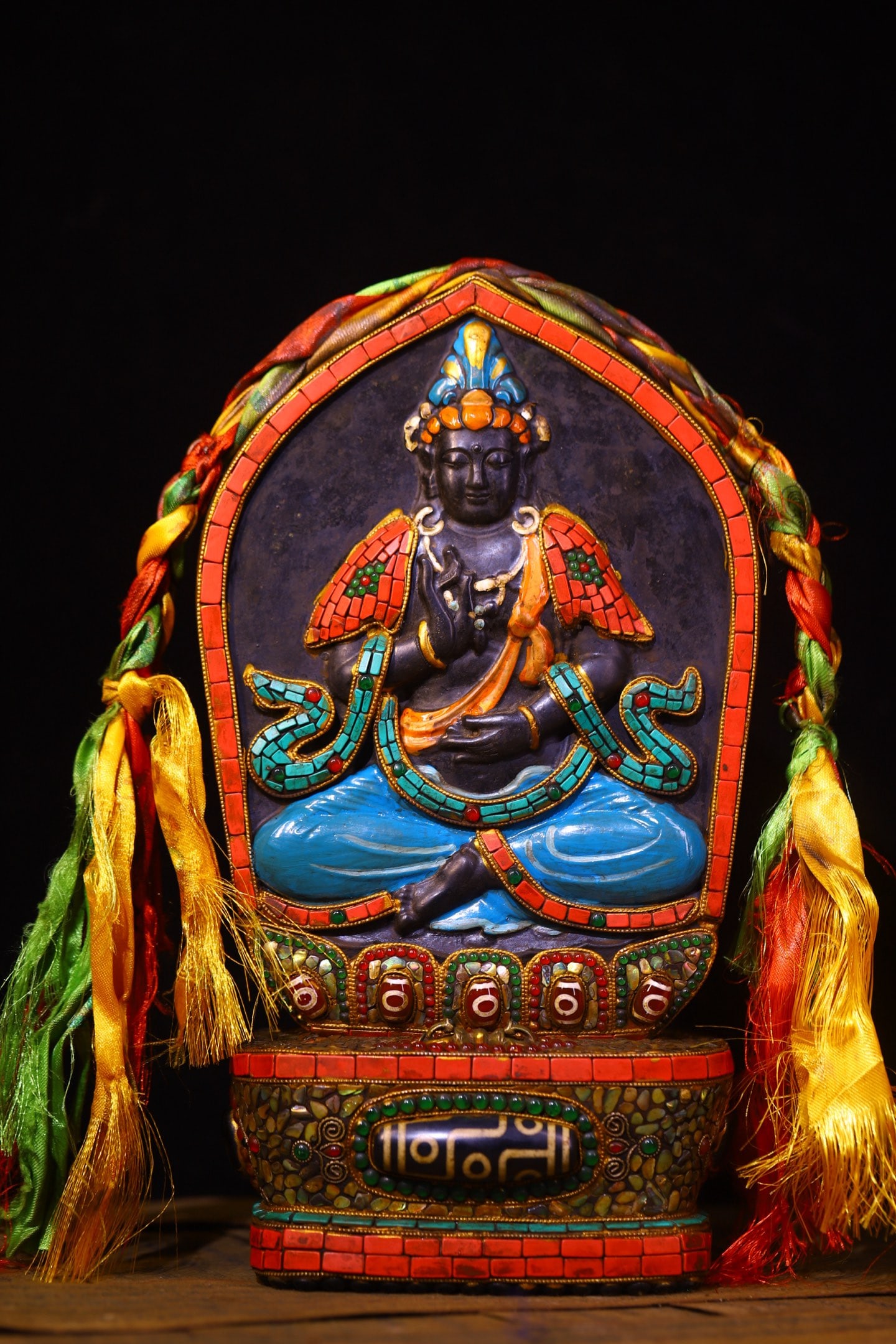 An Exquisite Meteorite Inlaid Dzi Bead Statue of Manjusri Ornament: An Exquisite Meteorite Inlaid Dzi Bead Statue of Manjusri Ornament,Qing Dynasty,China,Size:11.8inx6.7in,Weight:4800g