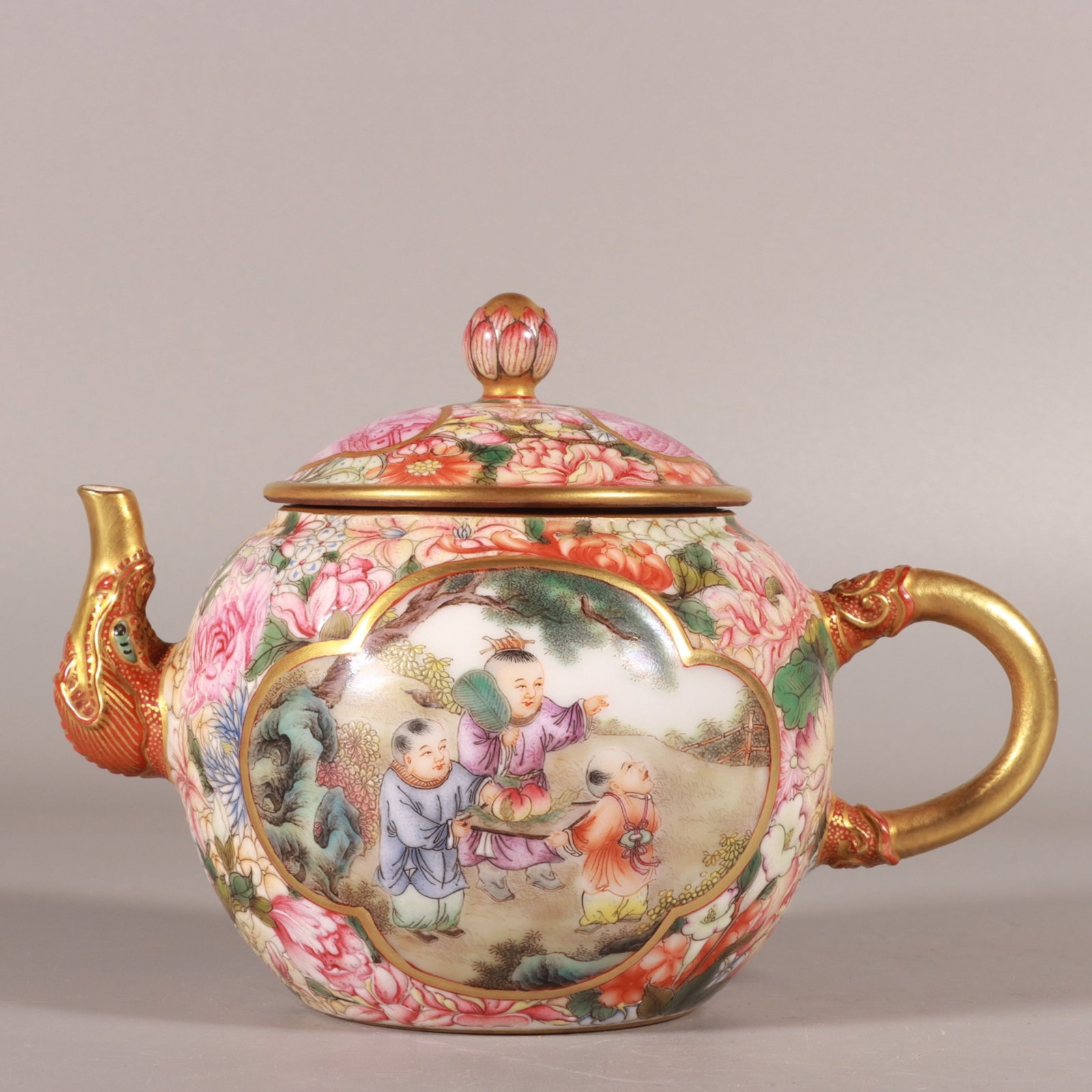 An Exquisite Enamel Character and Story Pattern Teapot: An Exquisite Enamel Character and Story Pattern Teapot,Qing Dynasty,China,Yongzheng Four-character Mark,Size:4.5inx3.9in 珐琅彩人物故事纹茶壶