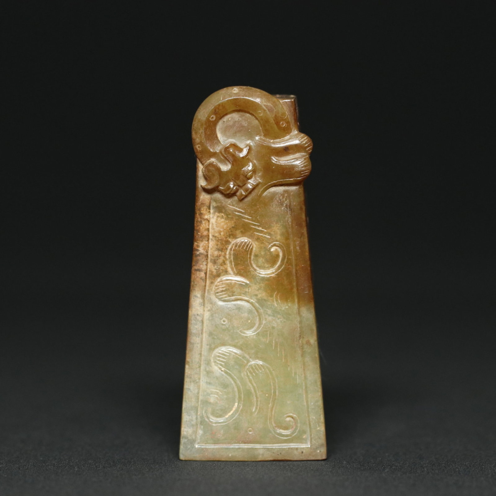An Exquisite White Jade Chi-Dragon Pattern Pendant: An Exquisite White Jade Chi-Dragon Pattern Pendant,Han Dynasty,China,Size:2.4inx1inx0.8in,Weight:60.5g 白玉螭龙纹挂件,中国汉代
