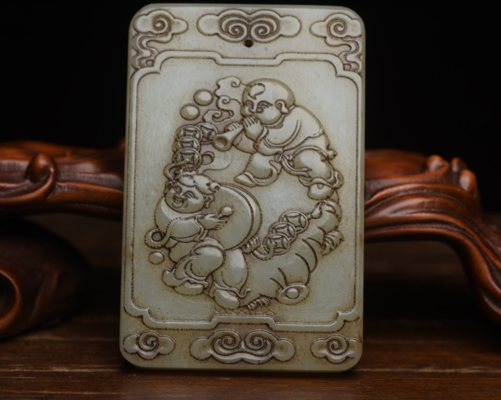 An Exquisite White Jade Character and Story Pattern Pendant,with poem: An Exquisite White Jade Character and Story Pattern Pendant,with poem,Qing Dynasty,China,Size:2.7inx1.7inx0.3in,Weight:76g 白玉人物故事纹牌,带#