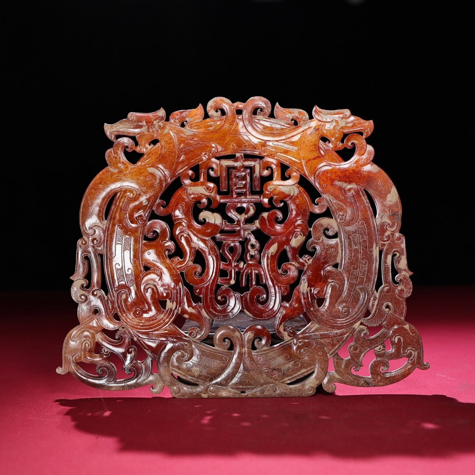 An Exquisite Archaic Jade Dragon Pattern Pendant: An Exquisite Archaic Jade Dragon Pattern Pendant,Ancient Time,China,Size:214mmx163mmx6mm,Weight:415g 高古玉龙纹挂件,中国远古时&#