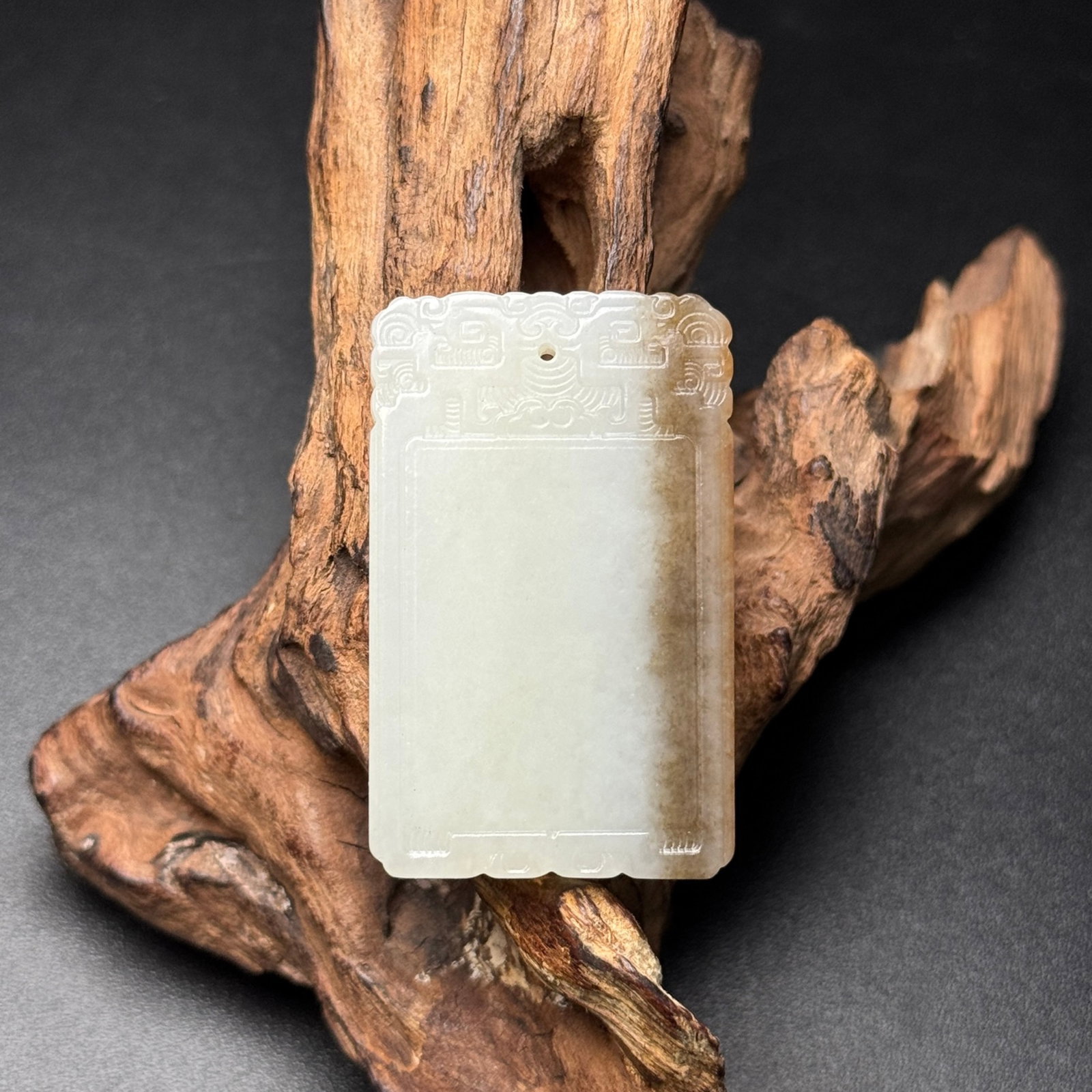 An Exquisite White Jade Pendant: An Exquisite White Jade Pendant,Qing Dynasty,China,Size:46mmx29mmx8mm,Weight:31g 白玉挂件,中国清代