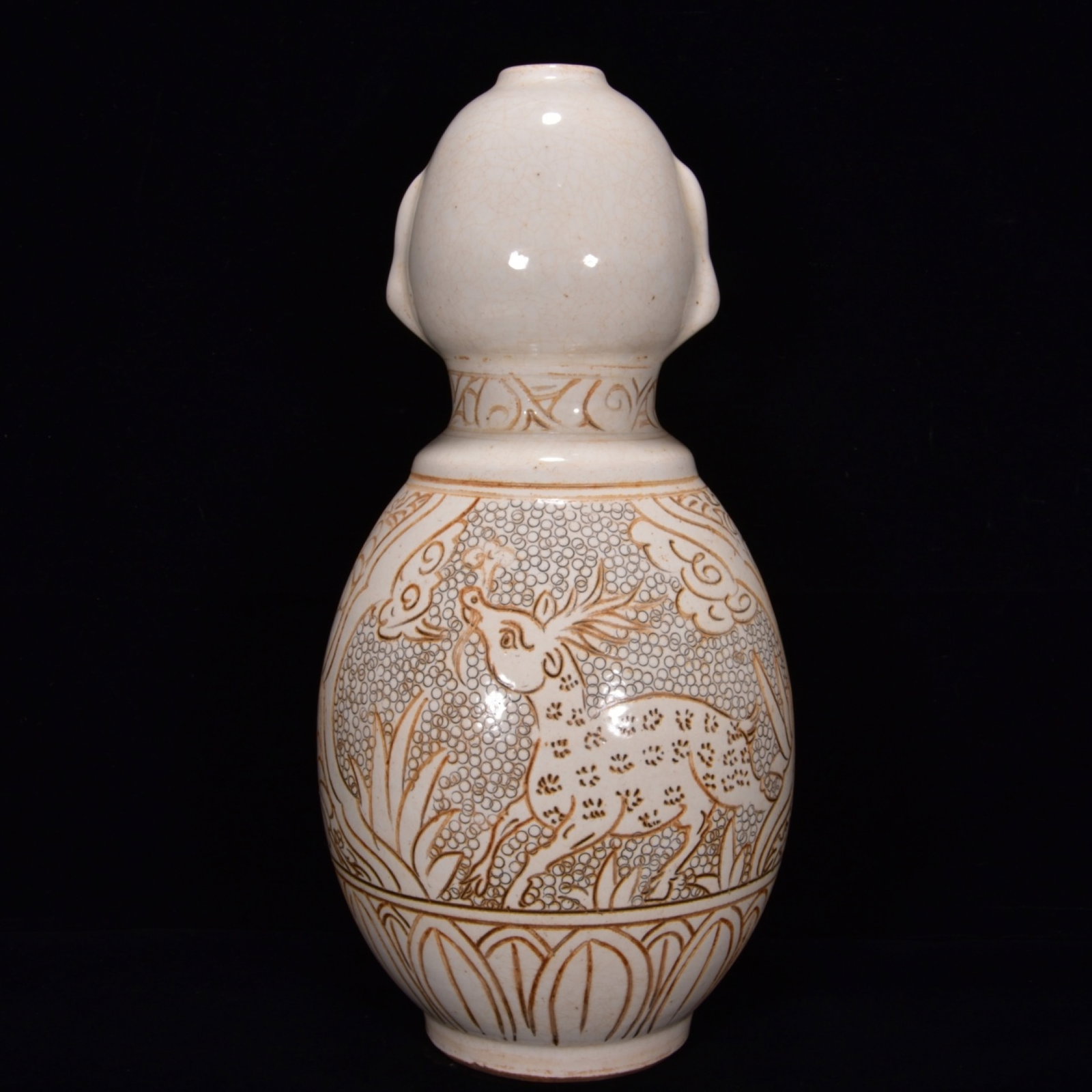 An Exquisite Xing yao Deer Pattern Vase - 2