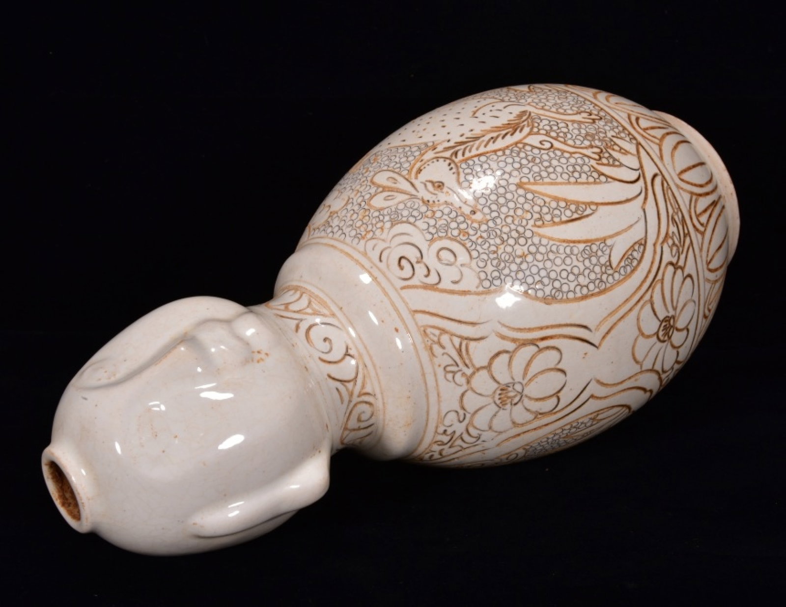An Exquisite Xing yao Deer Pattern Vase - 4