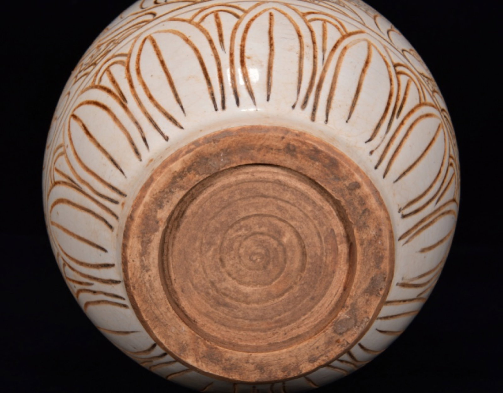 An Exquisite Xing yao Deer Pattern Vase - 8
