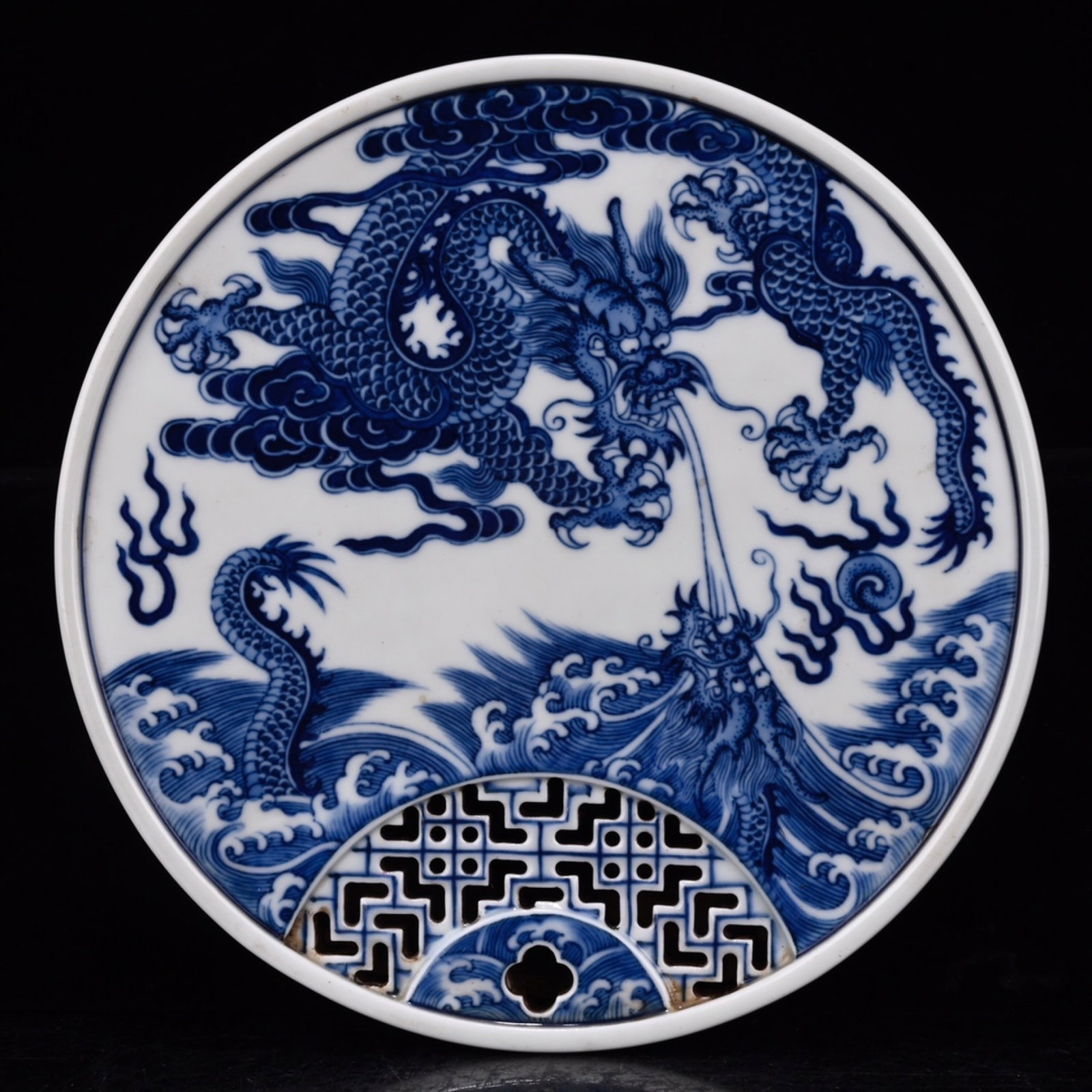 An Exquisite Blue and White Seawater and Dragon Pattern Plate: An Exquisite Blue and White Seawater and Dragon Pattern Plate,Qing Dynasty,China,Yongzheng Six-Character Mark,Size:1inx7.1in
