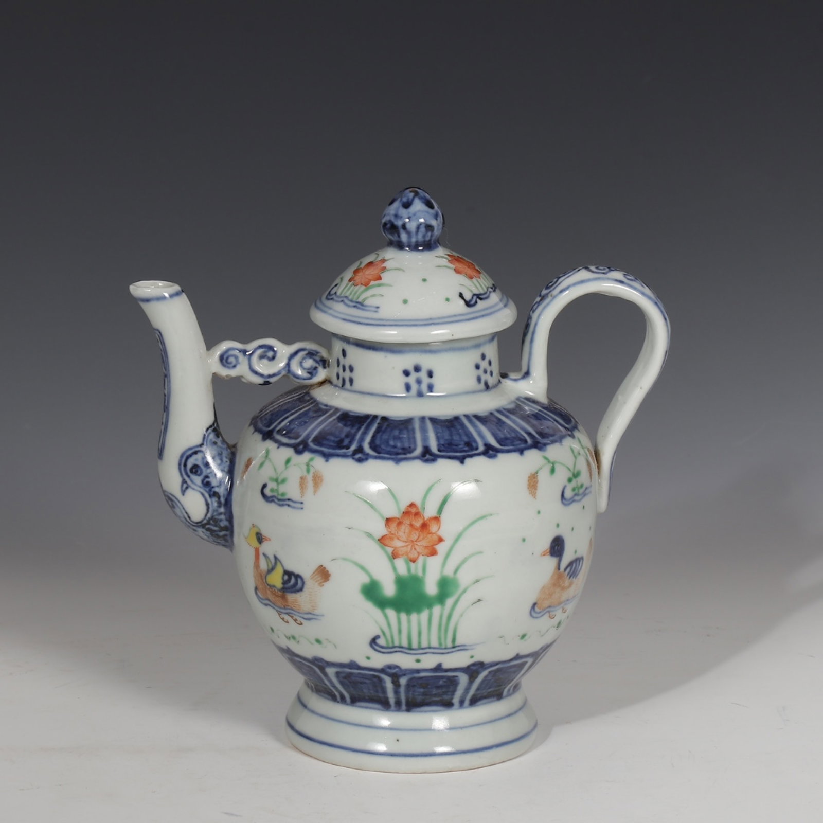 An Exquisite Blue and White Wucai Flower and Bird Pattern Ewer: An Exquisite Blue and White Wucai Flower and Bird Pattern Ewer,Ming Dynasty,China,Xuande Six-Character Mark,Size:6.9inx4.3in 青花五彩花鸟纹执壶,&#