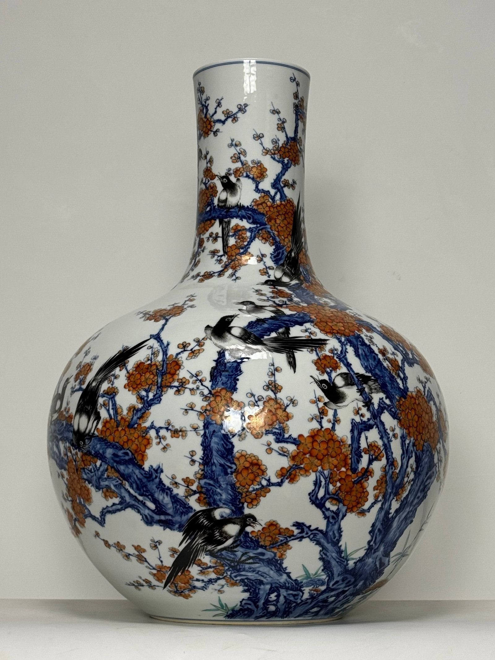 An Exquisite Blue and White Doucai Flower and Bird Pattern Vase: An Exquisite Blue and White Doucai Flower and Bird Pattern Vase,Qing Dynasty,China,Qianlong Six-character Mark,Size:22.4inx16.9in 青花斗彩花鸟纹瓶,È