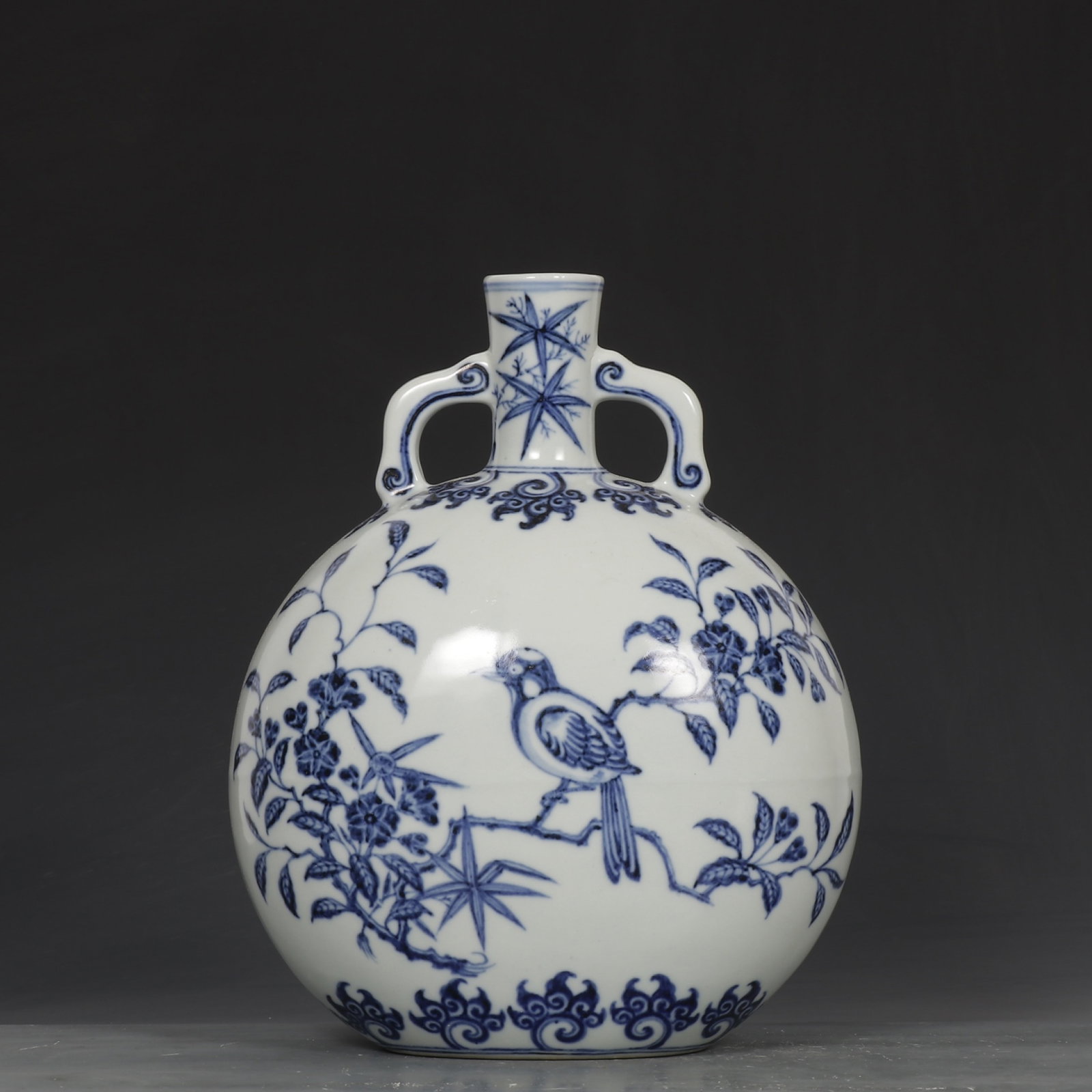 An Exquisite Blue and White Flower and Bird Pattern Double-Ears Vase: An Exquisite Blue and White Flower and Bird Pattern Double-Ears Vase,Ming Dynasty,China,Size:10.6inx8.5in 青花花鸟纹双耳瓶,中国明É