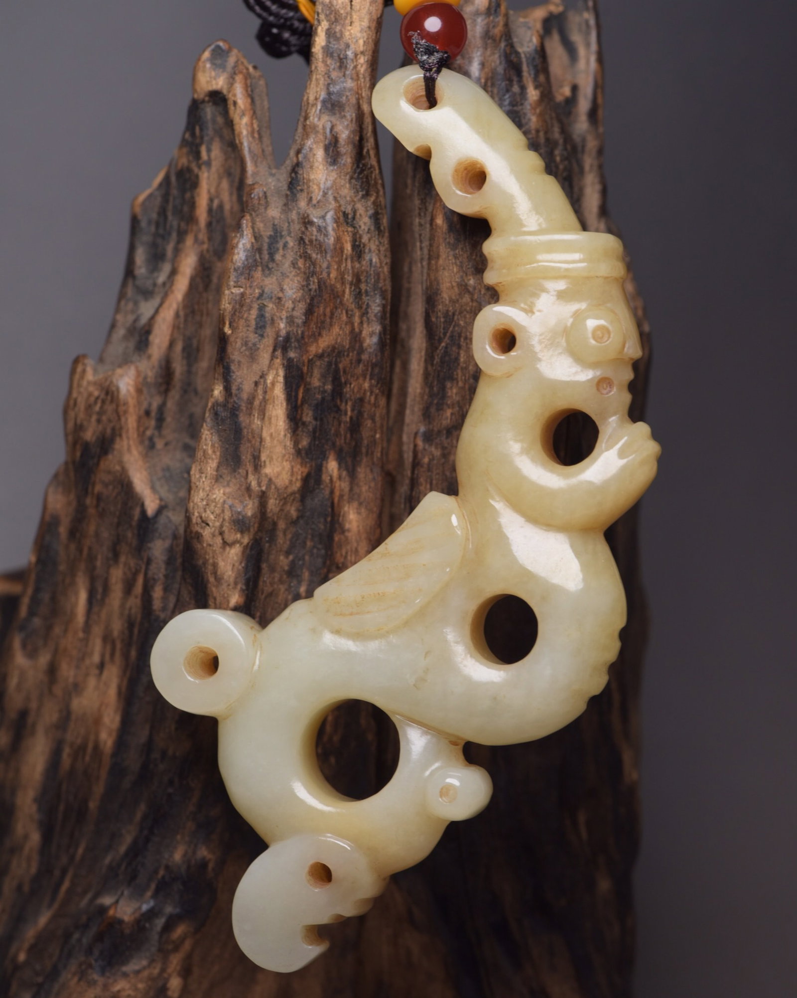 An Exquisite White Jade Pig and Dragon Pendant: An Exquisite White Jade Pig and Dragon Pendant,Qing Dynasty,China,Size:4.7inx3.1inx0.6in,Weight:131g 白玉猪龙挂件,中国清代