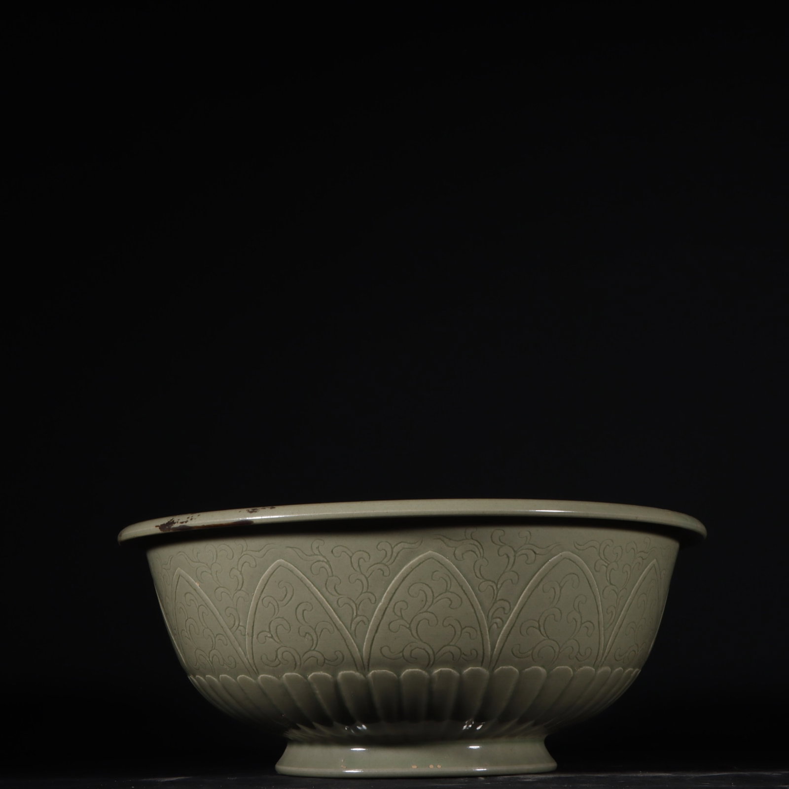 An Exquisite Yue yao Hollow Phoenix Pattern Censer: An Exquisite Yue yao Hollow Phoenix Pattern Censer,Tang Dynasty,China,Size:7.1inx7.5in 越窑镂空凤纹香炉,中国唐代