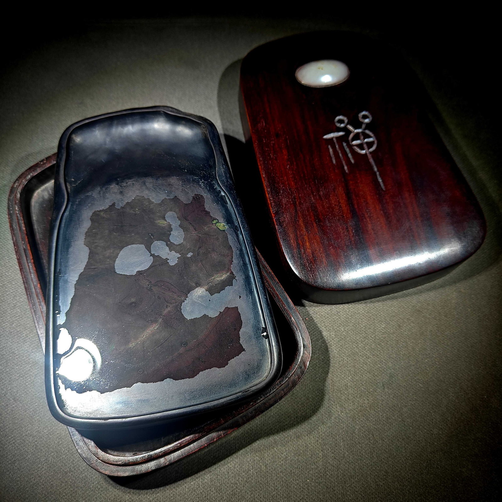 An Exquisite Pine, Bamboo and Plum Blossom Pattern Inkstone: An Exquisite Pine, Bamboo and Plum Blossom Pattern Inkstone,Qing Dynasty, China,With Mark,Size:(Box)8.7inx5.8inx2.6in,(Inkstone)7.9inx4.9inx1.1in 松竹梅纹砚台,È