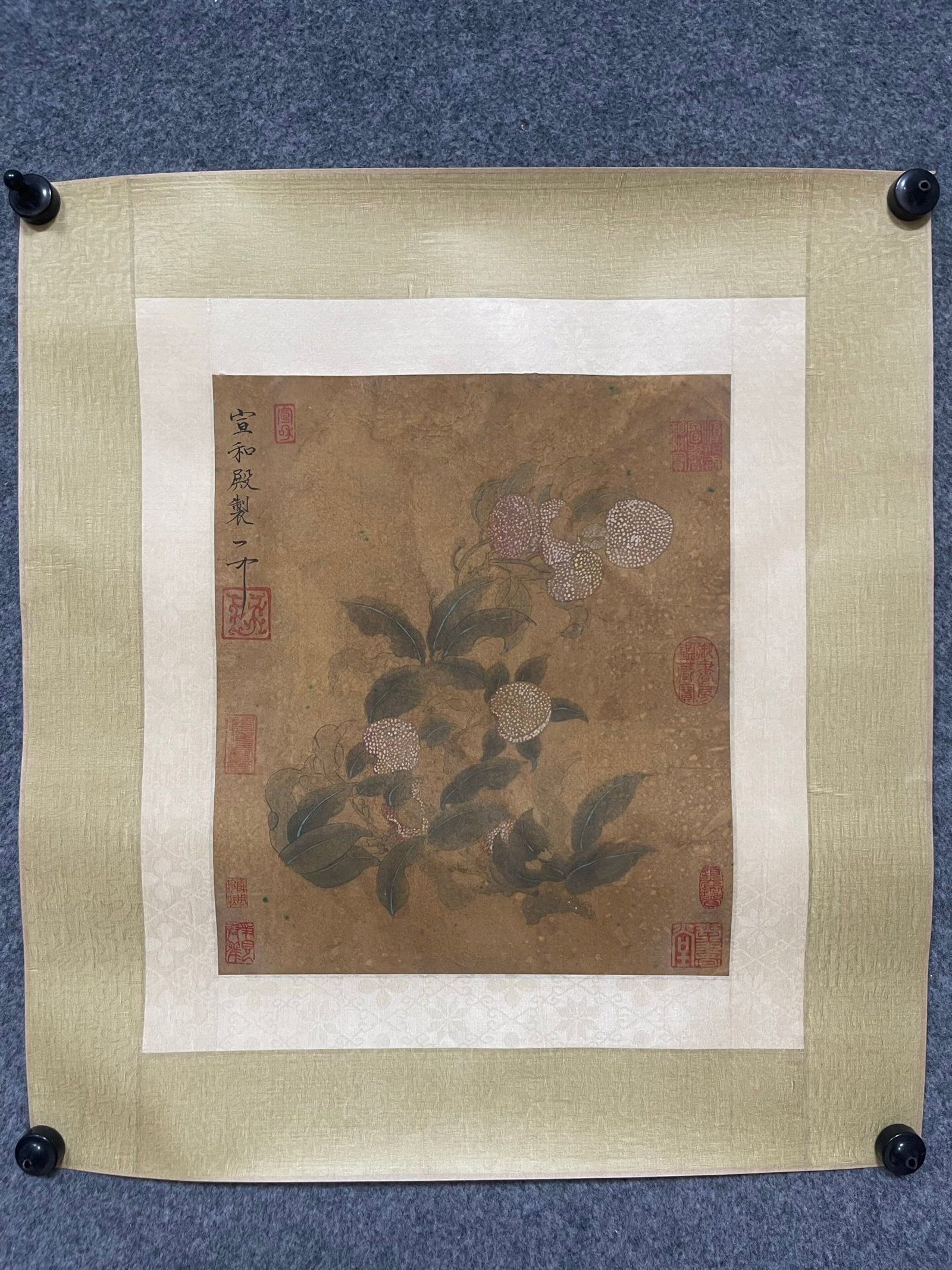 A Chinese Ink Painting of Flower on Silk: A Chinese Ink Painting of Flower on Silk,Song Huizong,Size:13inx15.4in 一幅中国水墨绢本花卉画,宋徽宗