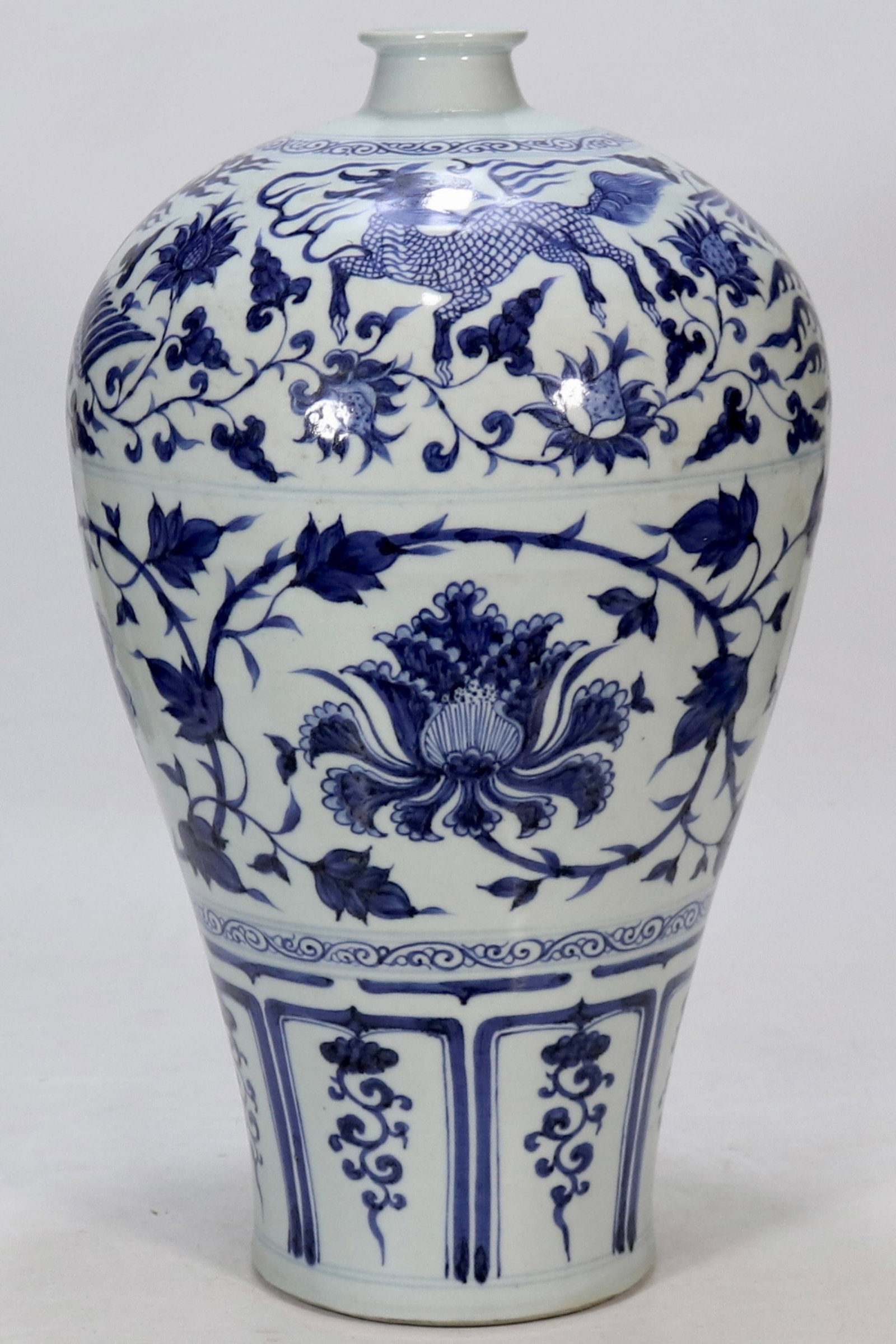 An Exquisite Blue and White Lotus and Kylin Pattern Vase: An Exquisite Blue and White Lotus and Kylin Pattern Vase,Yuan Dynasty,China,Size:16.7in 青花缠枝莲麒麟纹瓶,中国元代