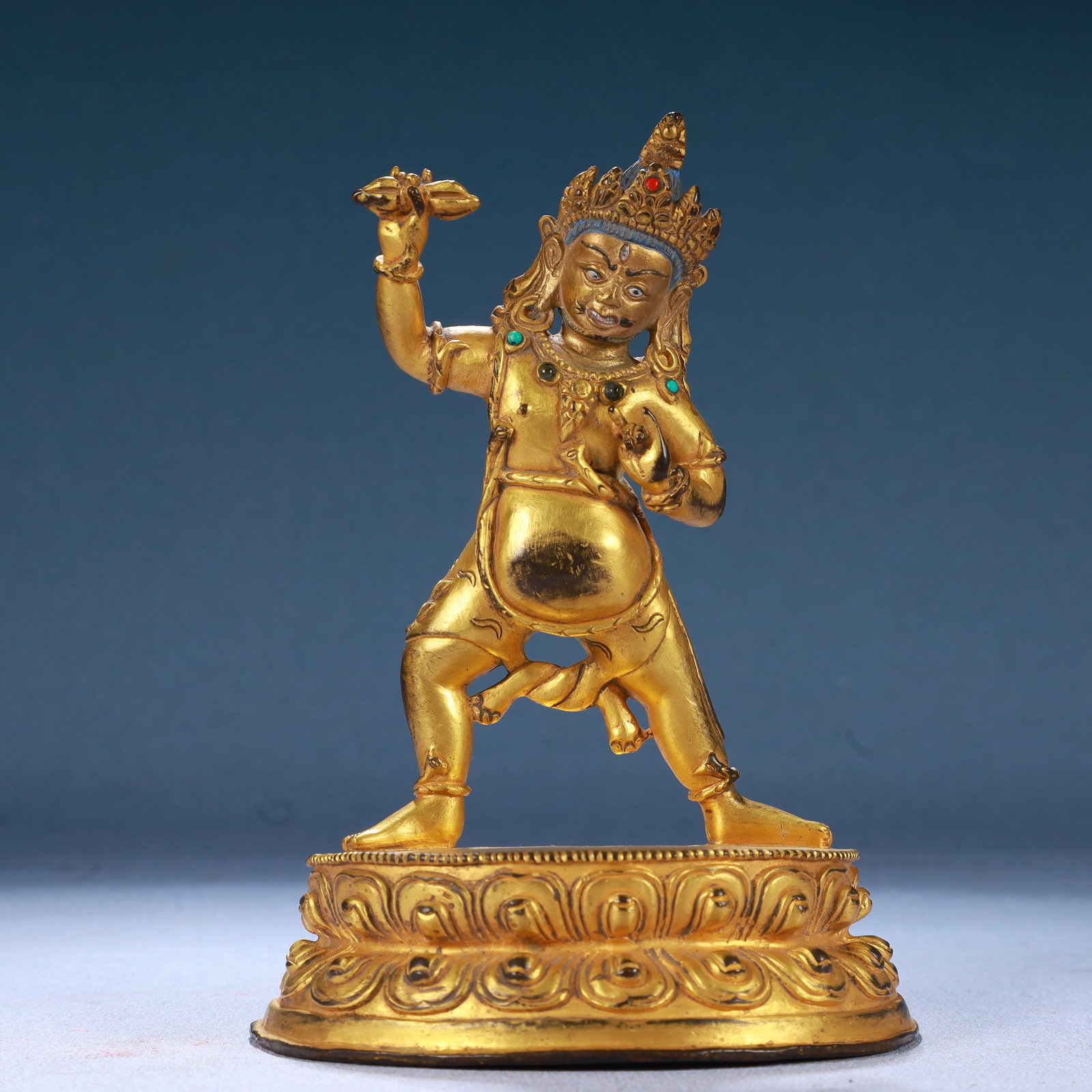 A Solemn Gilt Bronze Statue of Vajrasattva,Inlaid Turquoise: A Solemn Gilt Bronze Statue of Vajrasattva,Inlaid Turquoise,Qing Dynasty, China,Size:4.3inx2.8inx6.1in,Weight:650g 铜鎏金金刚萨陲像,嵌绿