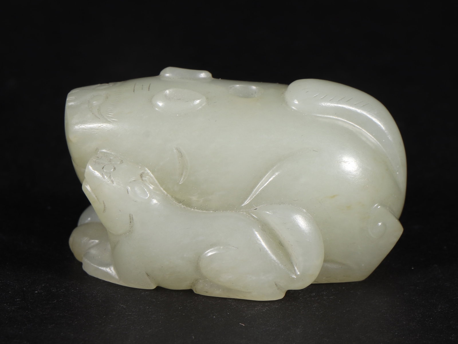 An Exquisite White Jade Auspicious Beast Ornament: An Exquisite White Jade Auspicious Beast Ornament,Qing Dynasty,China,Size:1.7inx1.1inx0.9in,Weight:48g 白玉瑞兽摆件,中国清代
