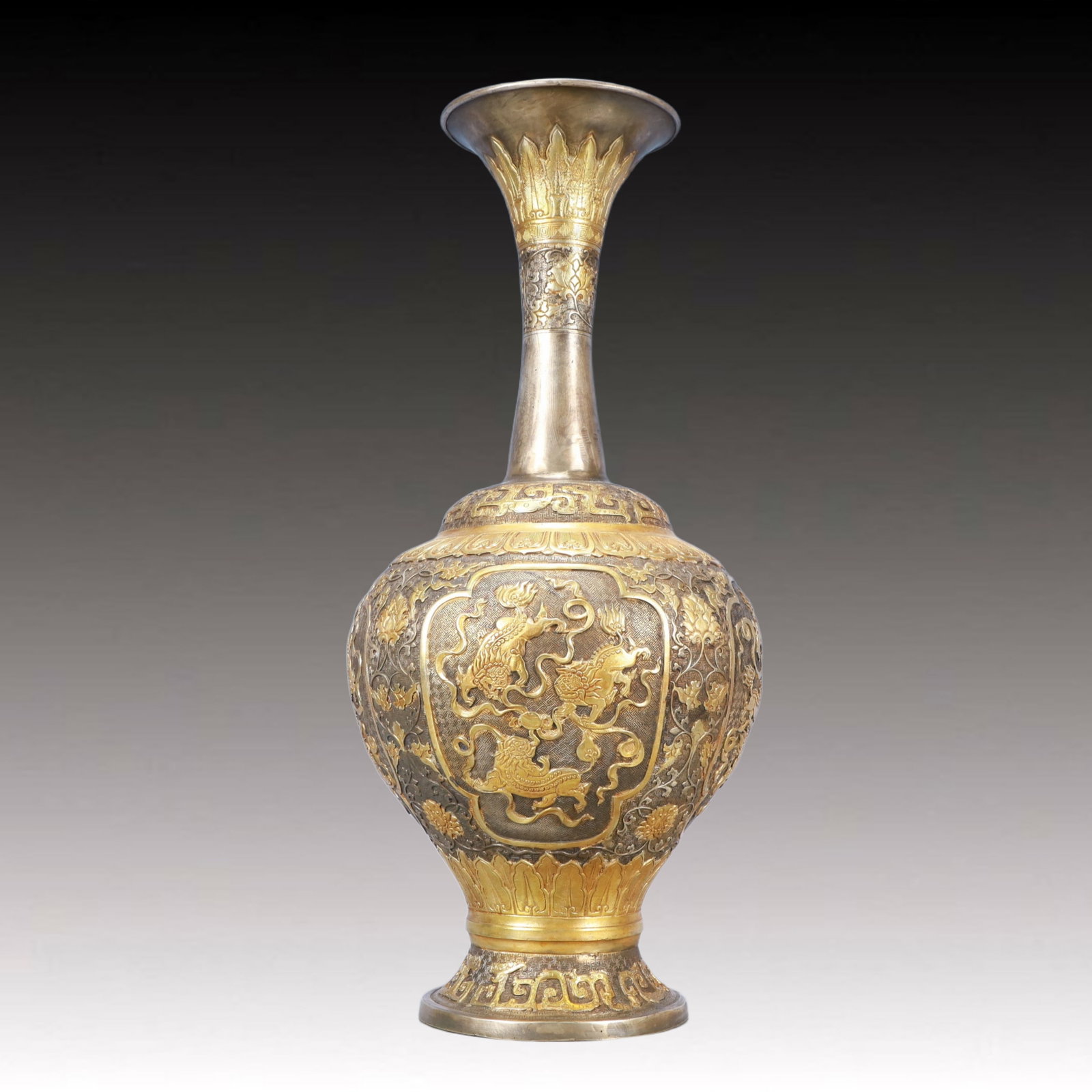 A Huge Gilt Silver Lion Pattern Vase - 6