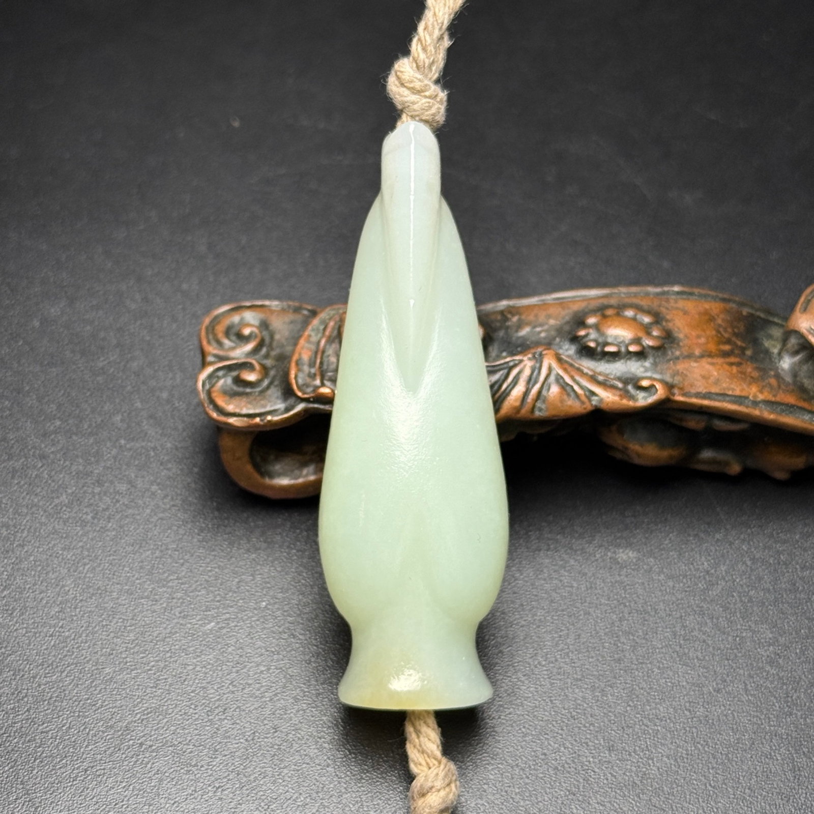 An Exquisite White Jade Figure Pendant: An Exquisite White Jade Figure Pendant,Qing Dynasty,China,Size:66mmx22mmx15mm,Weight:32g 白玉人物挂件,中国清代