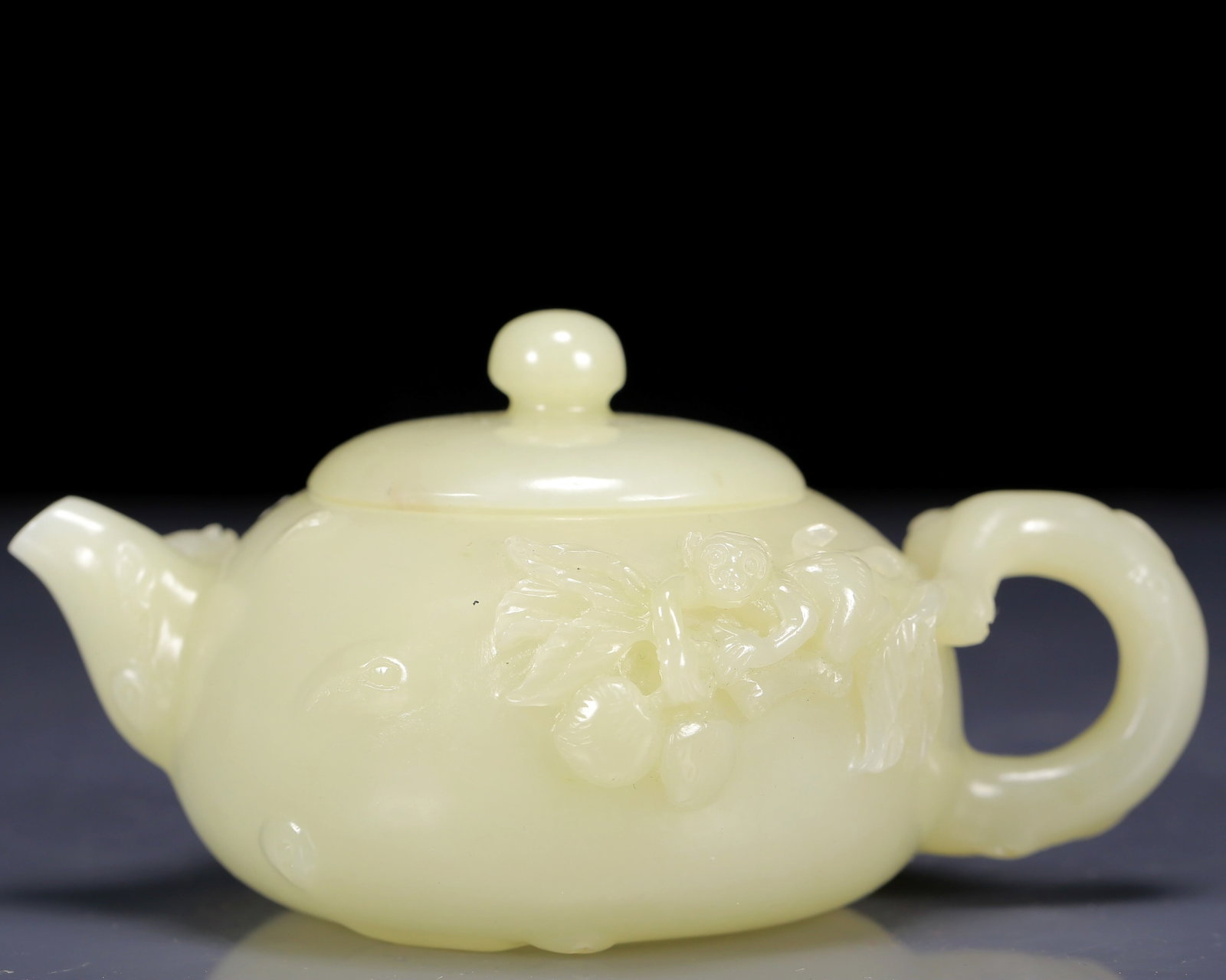 An Exquisite White Jade Flower Pattern Teapot (1 of 9)