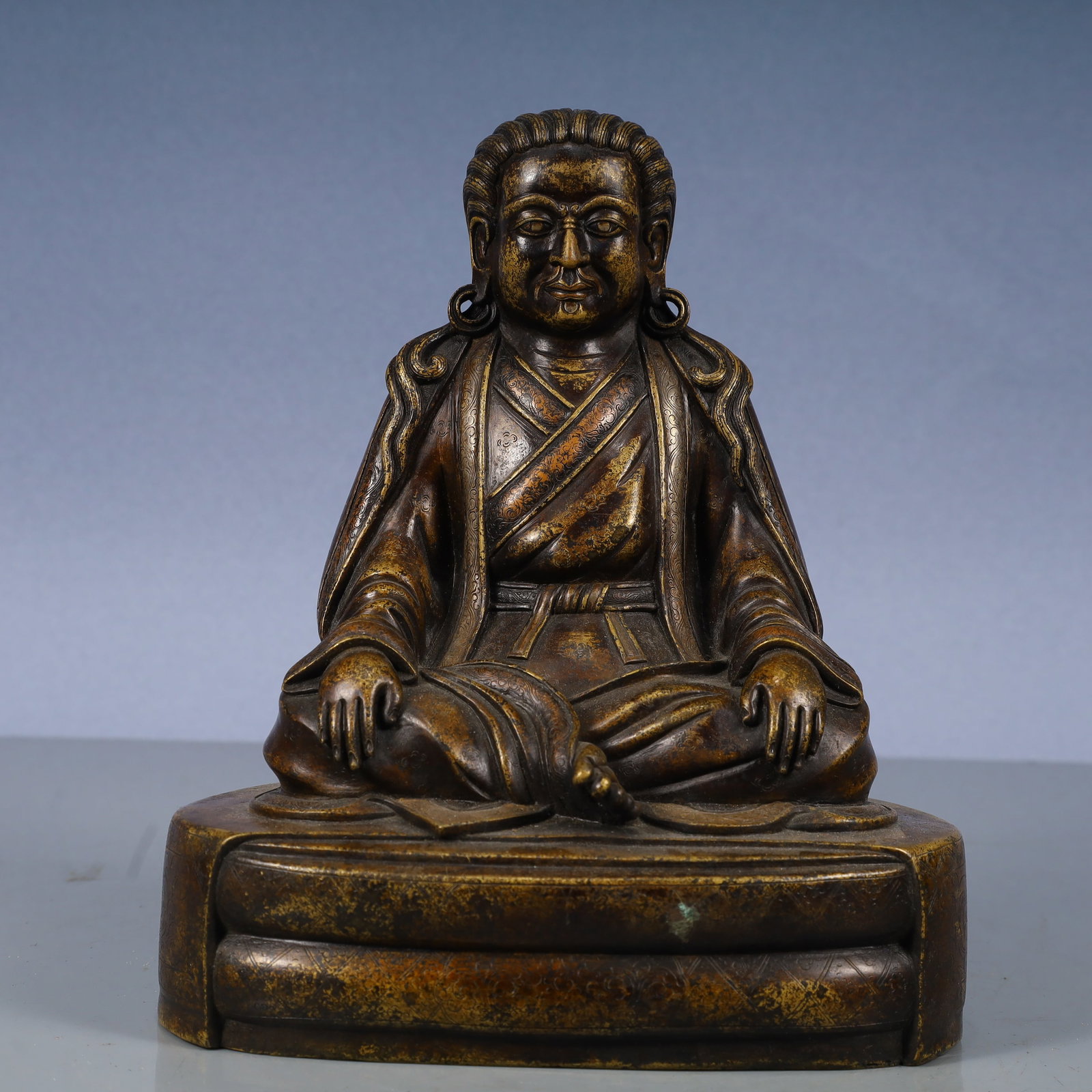A Solemn Bronze Buddha Statue,With Inscription: A Solemn Bronze Buddha Statue,With Inscription,Qing Dynasty, China,Size:7.7inx5.1inx4.5in,Weight:3100g 铜佛像,带铭文,中国清代