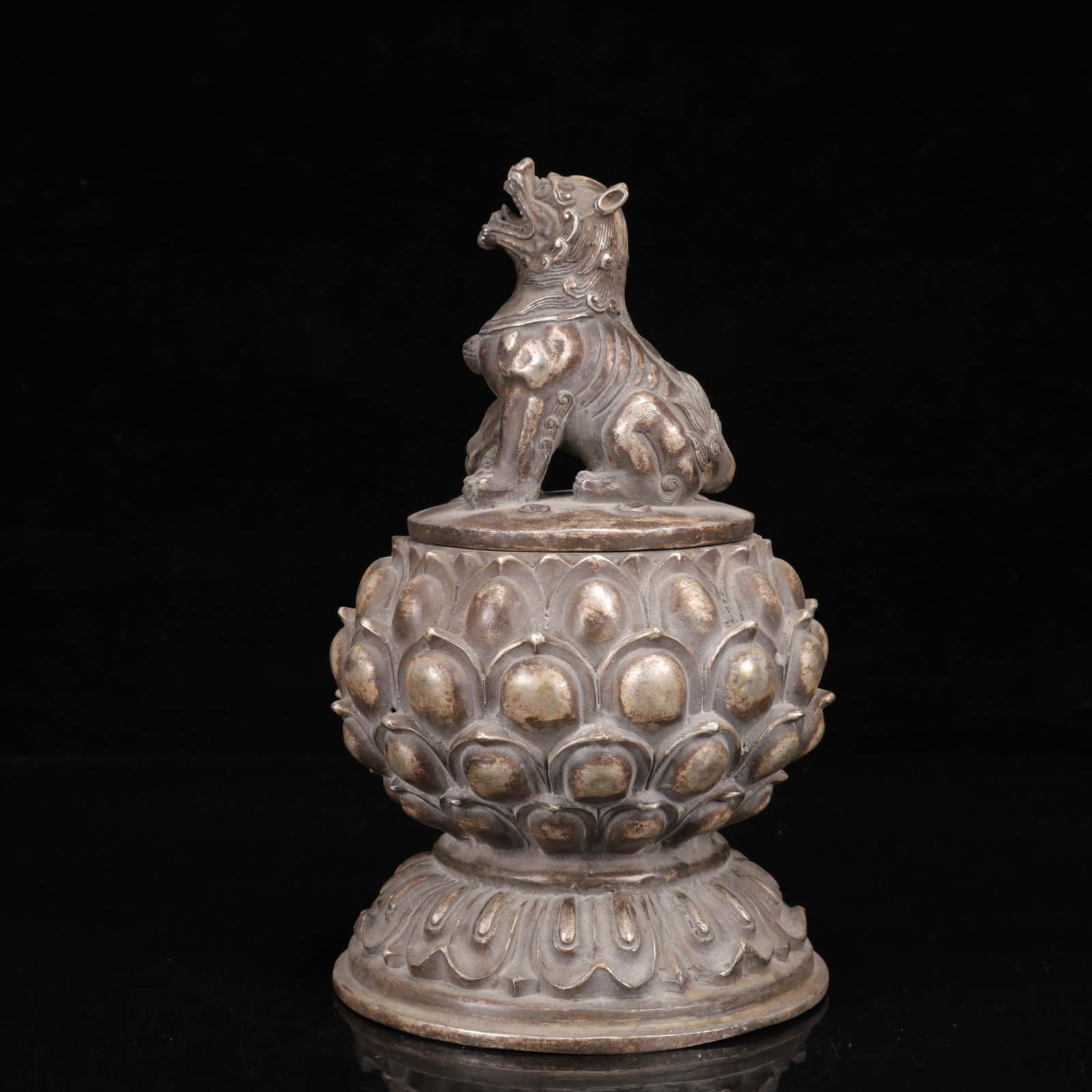 An Exquisite Silver-Plated Bronze Flower Pattern Auspicious Beast Censer: An Exquisite Silver-Plated Bronze Flower Pattern Auspicious Beast Censer,Ming Dynasty,China,Xuande Four-Character Mark,Size:5.5inx9.4in,Weight:2050g 铜镀银花卉纹