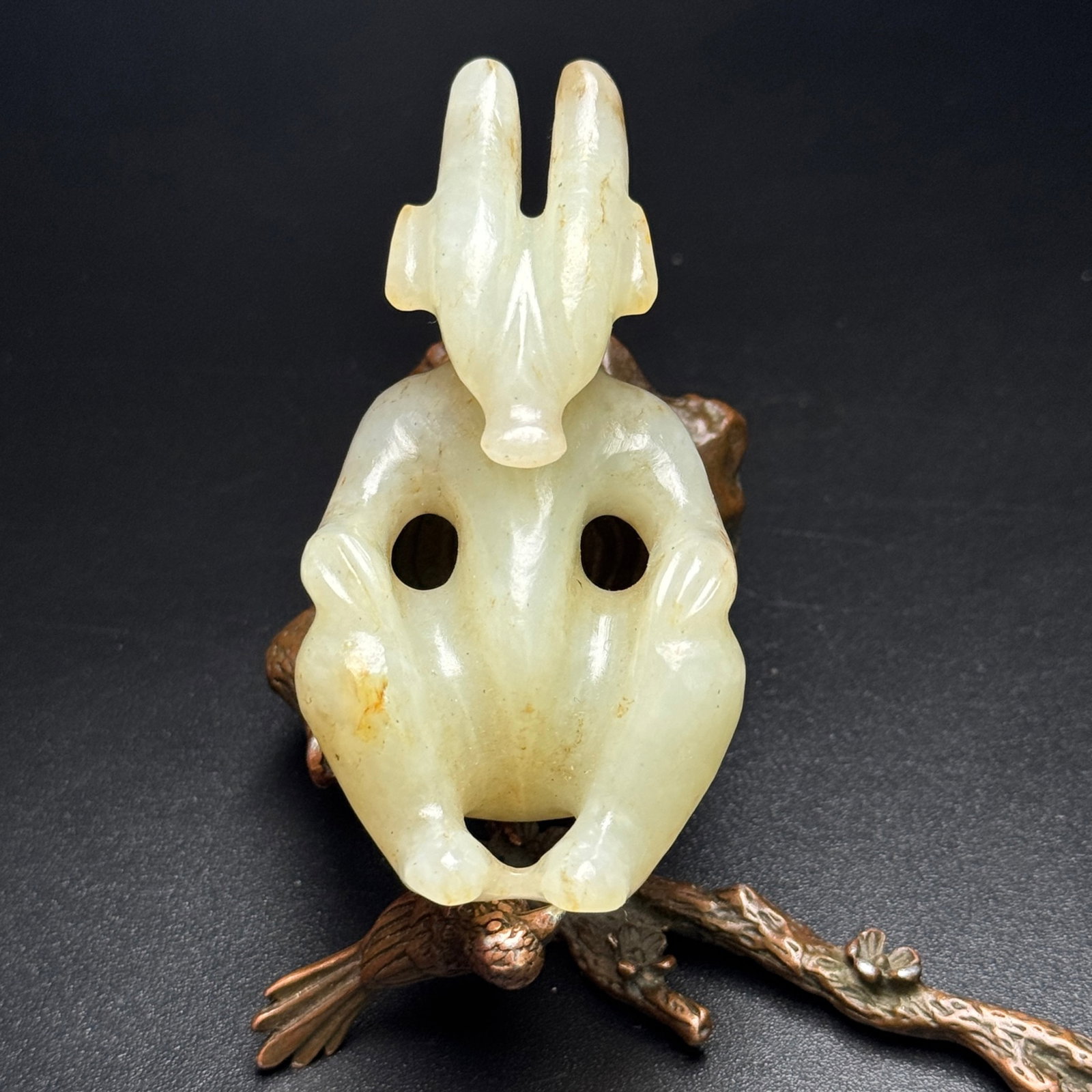 An Exquisite White Jade Figure Ornament: An Exquisite White Jade Figure Ornament,Qing Dynasty,China,Size:81mmx41mmx27mm,Weight:80g 白玉人物摆件,中国清代