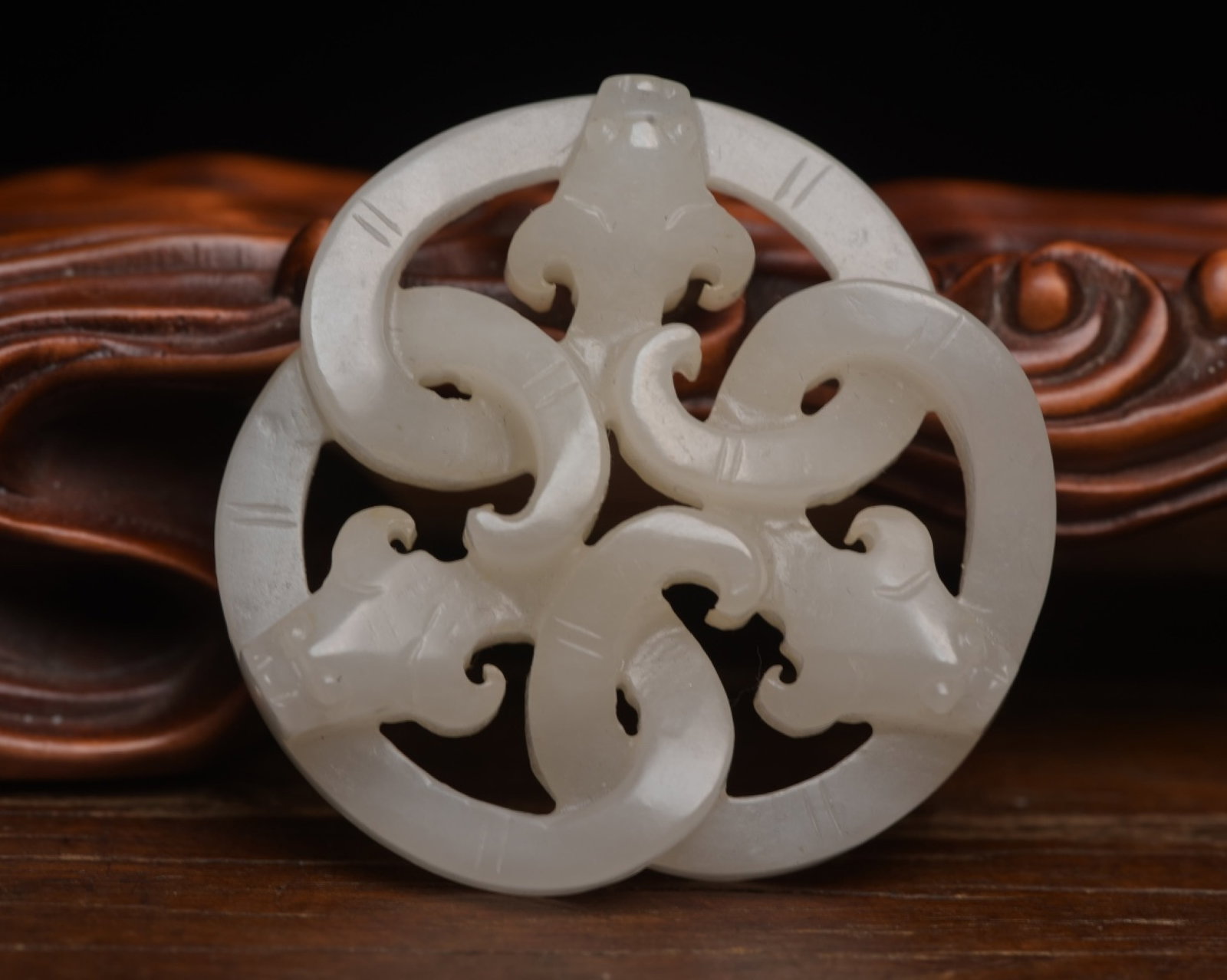 An Exquisite White Jade Chi-Dragon Pattern Pendant: An Exquisite White Jade Chi-Dragon Pattern Pendant,Qing Dynasty,China,Size:2inx2inx0.4in,Weight:33g 白玉螭龙纹佩,中国清代