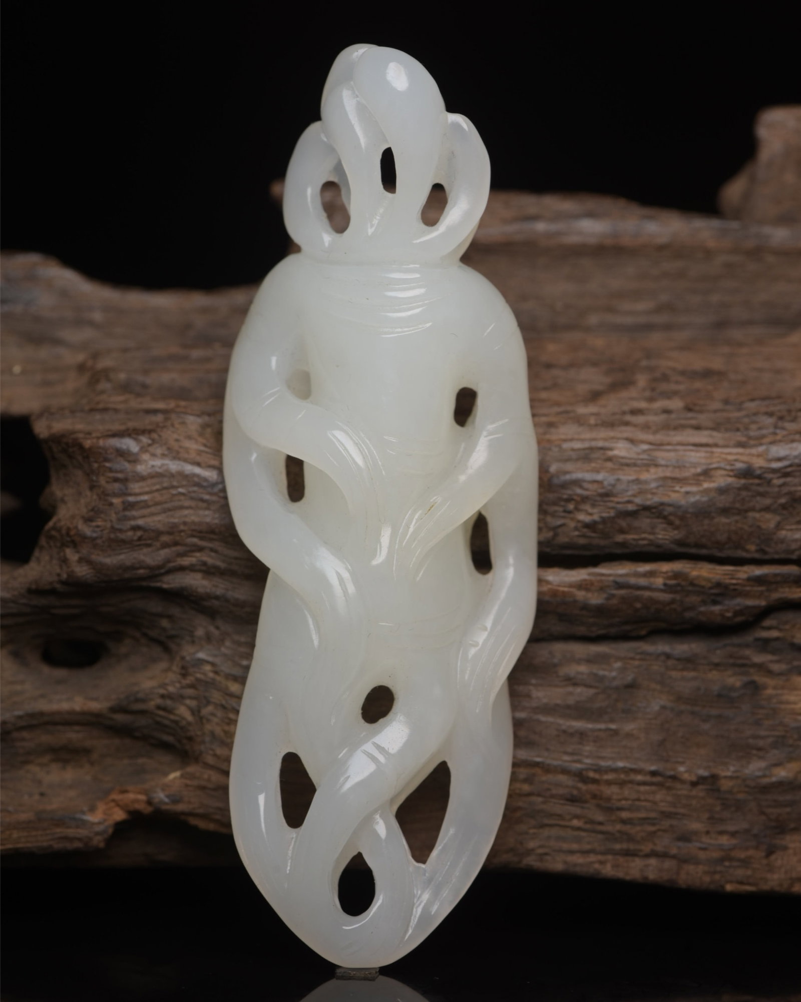 An Exquisite White Jade Ginseng Ornament: An Exquisite White Jade Ginseng Ornament,Qing Dynasty,China,Size:3.8inx1.3inx1in,Weight:56g 白玉人参摆件,中国清代