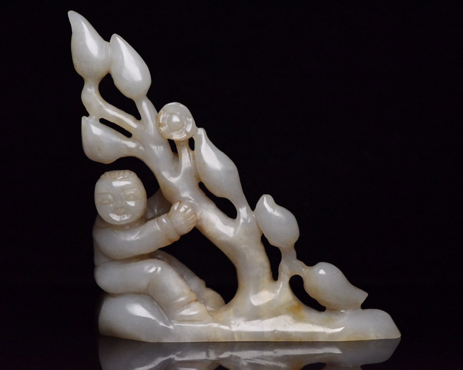 An Exquisite White Jade Figure Ornament: An Exquisite White Jade Figure Ornament,Qing Dynasty,China,Size:3.8inx3.7inx1.4in,Weight:133g 白玉人物摆件,中国清代
