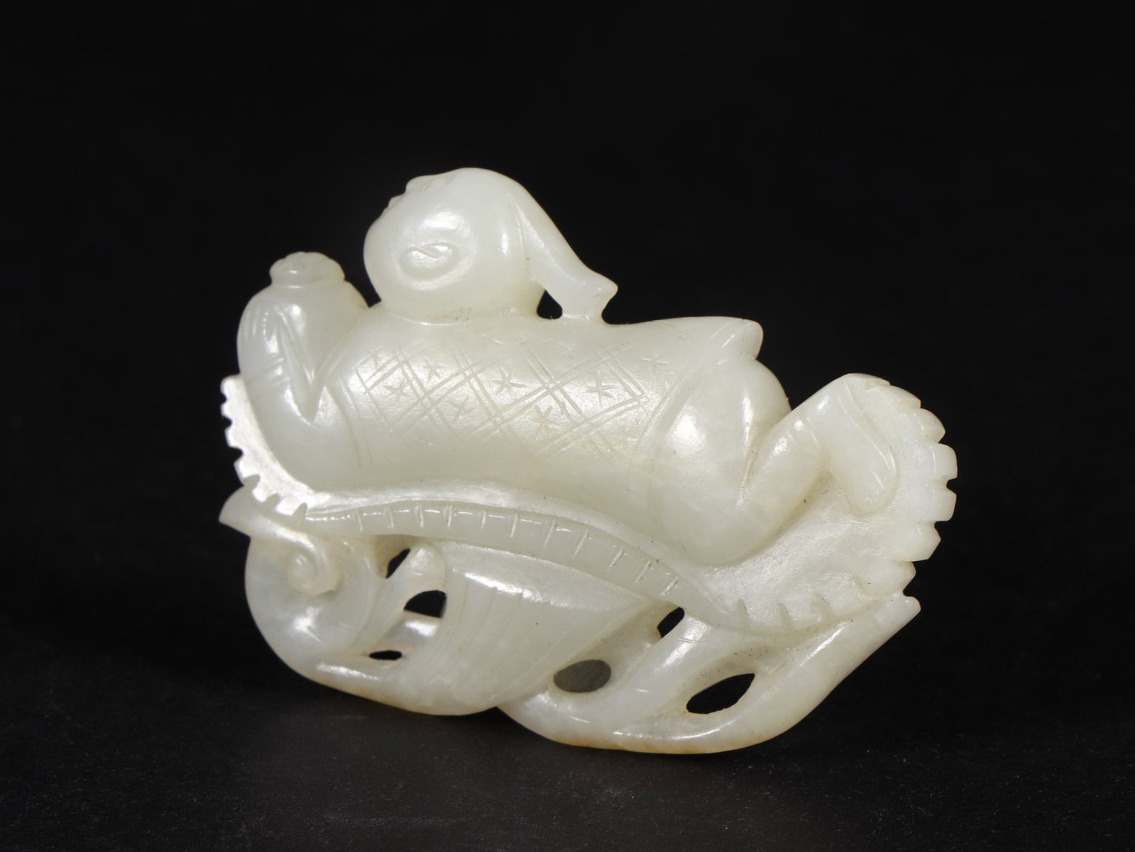 An Exquisite White Jade Rabbit Ornament: An Exquisite White Jade Rabbit Ornament,Qing Dynasty,China,Size:2.2inx0.4inx1.6in,Weight:31g 白玉兔摆件,中国清代