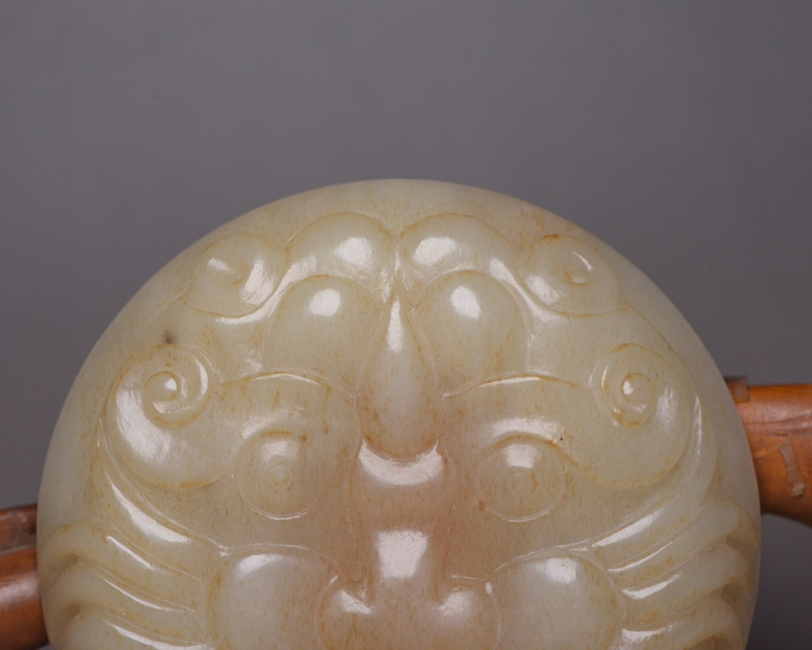An Exquisite White Jade Beast-Face Pattern Buckle - 4