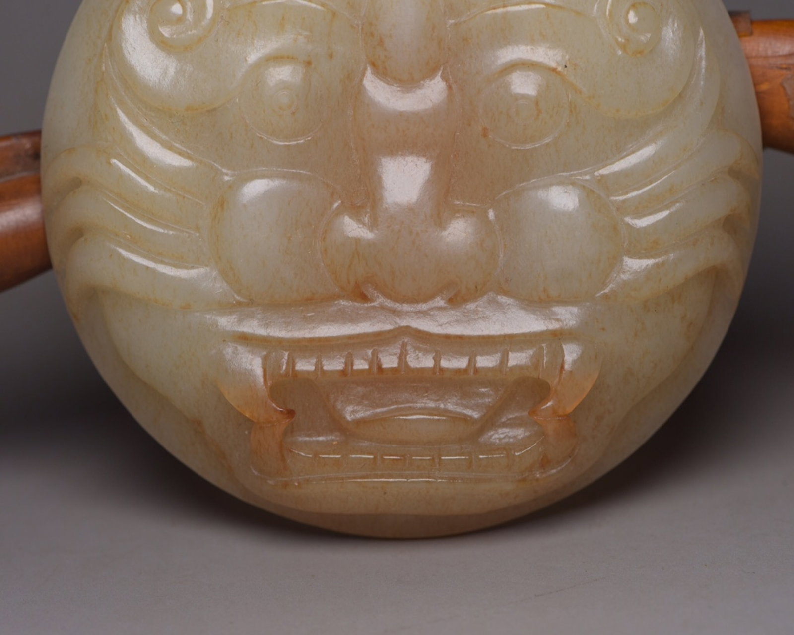 An Exquisite White Jade Beast-Face Pattern Buckle - 5