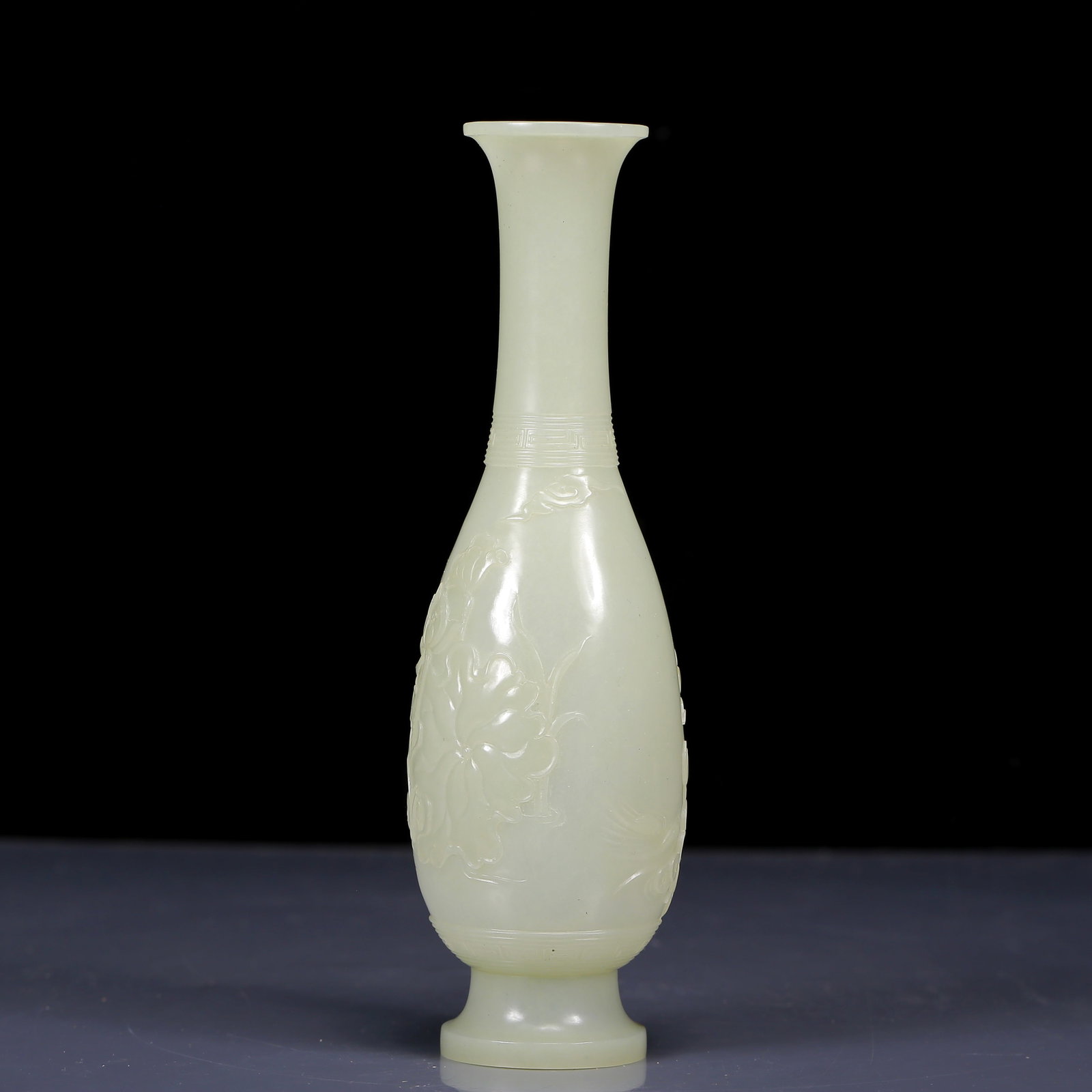 An Exquisite White Jade Flower Pattern Vase - 4