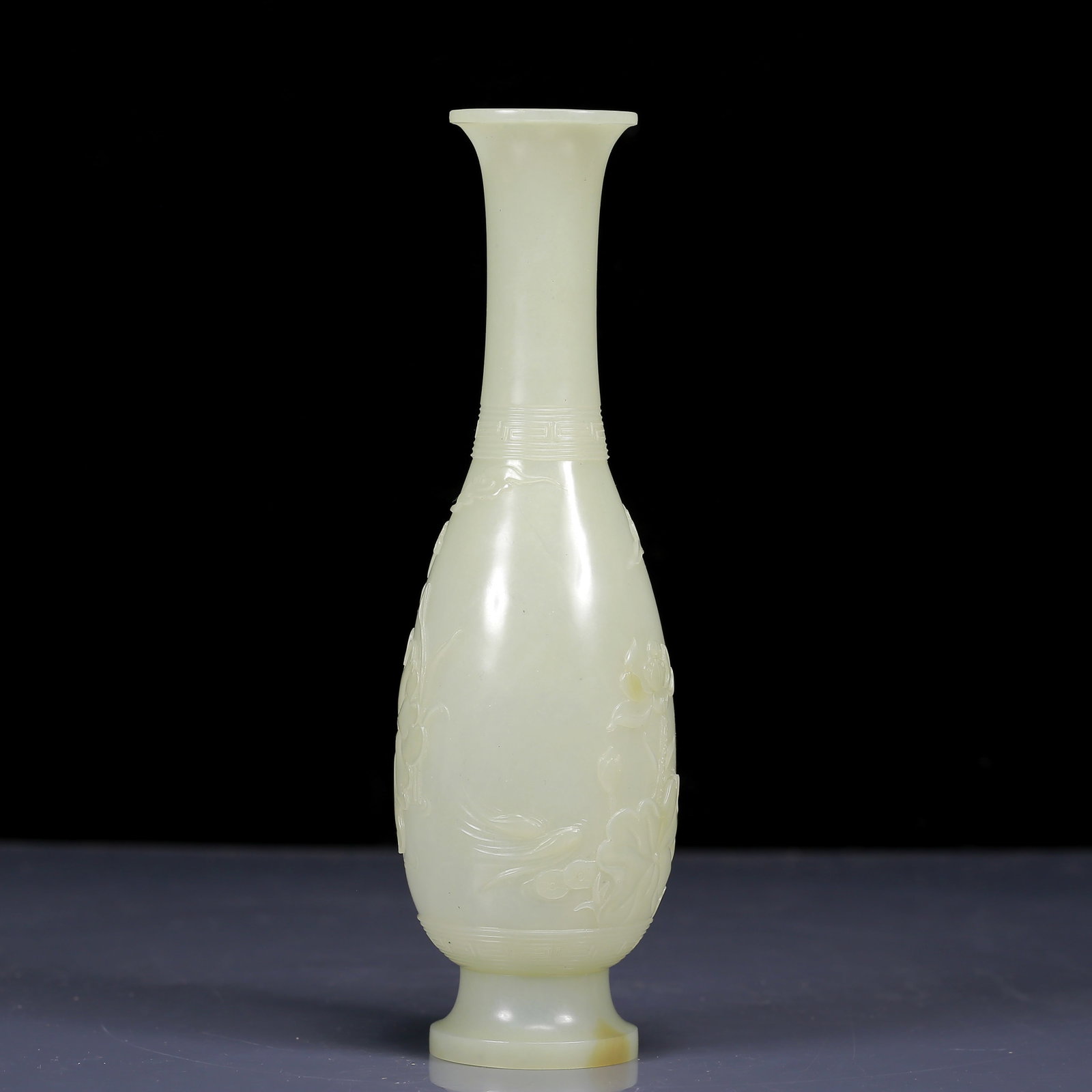 An Exquisite White Jade Flower Pattern Vase - 5