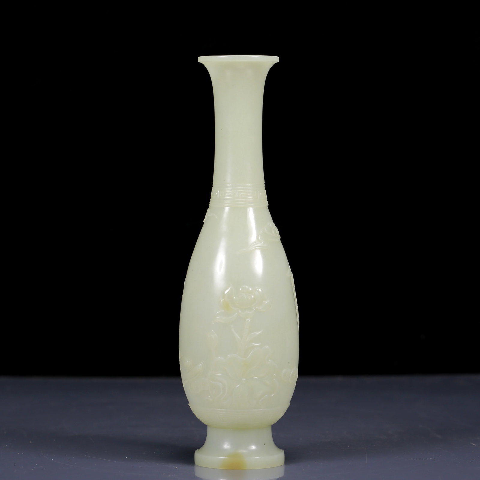 An Exquisite White Jade Flower Pattern Vase - 6