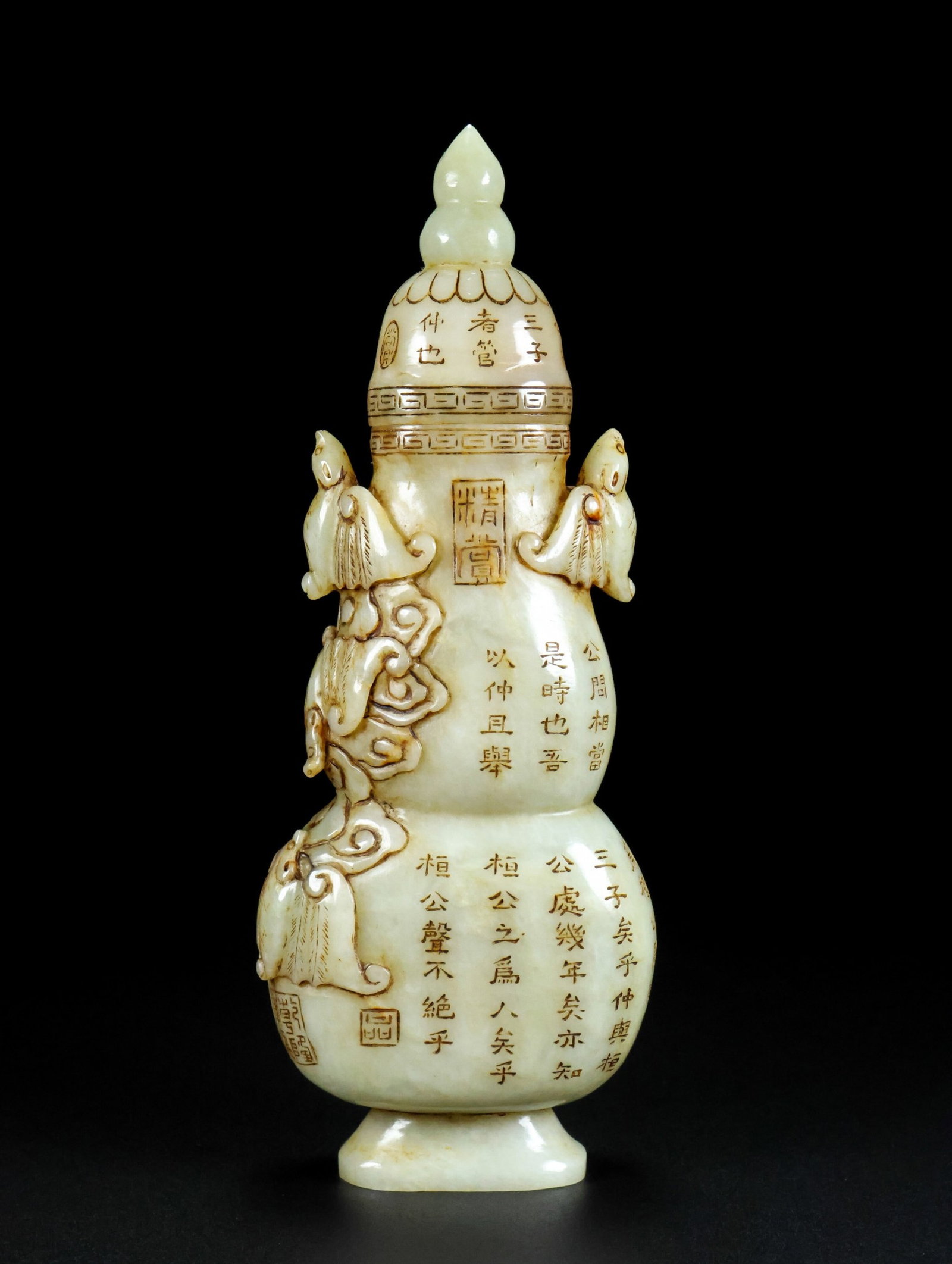 An Exquisite White Jade Bats Pattern Bottle,with poem: An Exquisite White Jade Bats Pattern Bottle,with poem,Qing Dynasty,China,Qianlong Four-character Mark,Size:7.9inx3.1inx1.8in,Weight:336g 白玉蝙蝠纹盖瓶,४