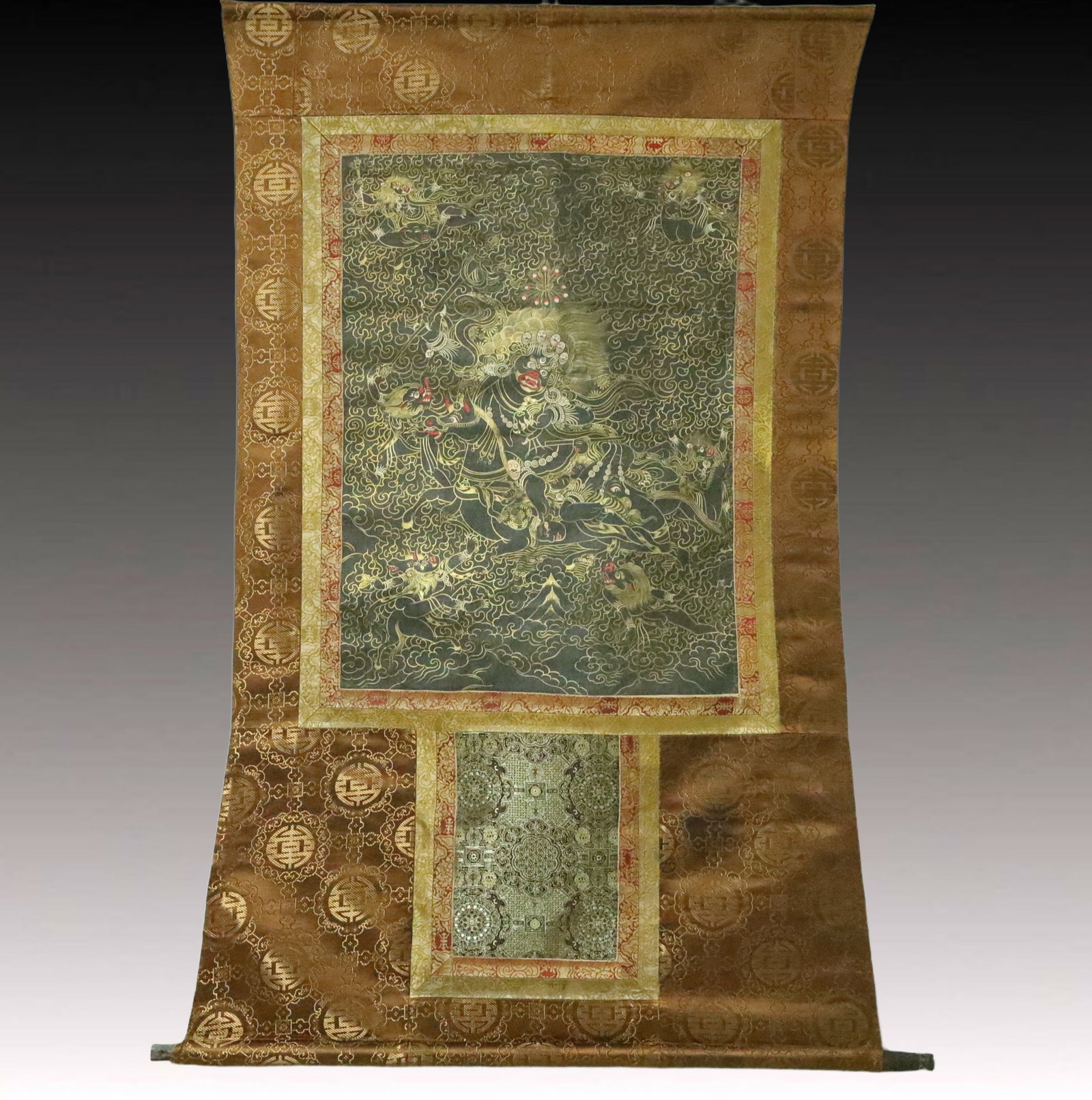 A Rare Brocade Painted Color Statue of Vajra Tangka: A Rare Brocade Painted Color Statue of Vajra Tangka,Qing Dynasty, China,Size:34.6inx59.1in 织锦彩绘金刚像唐卡,中国清代